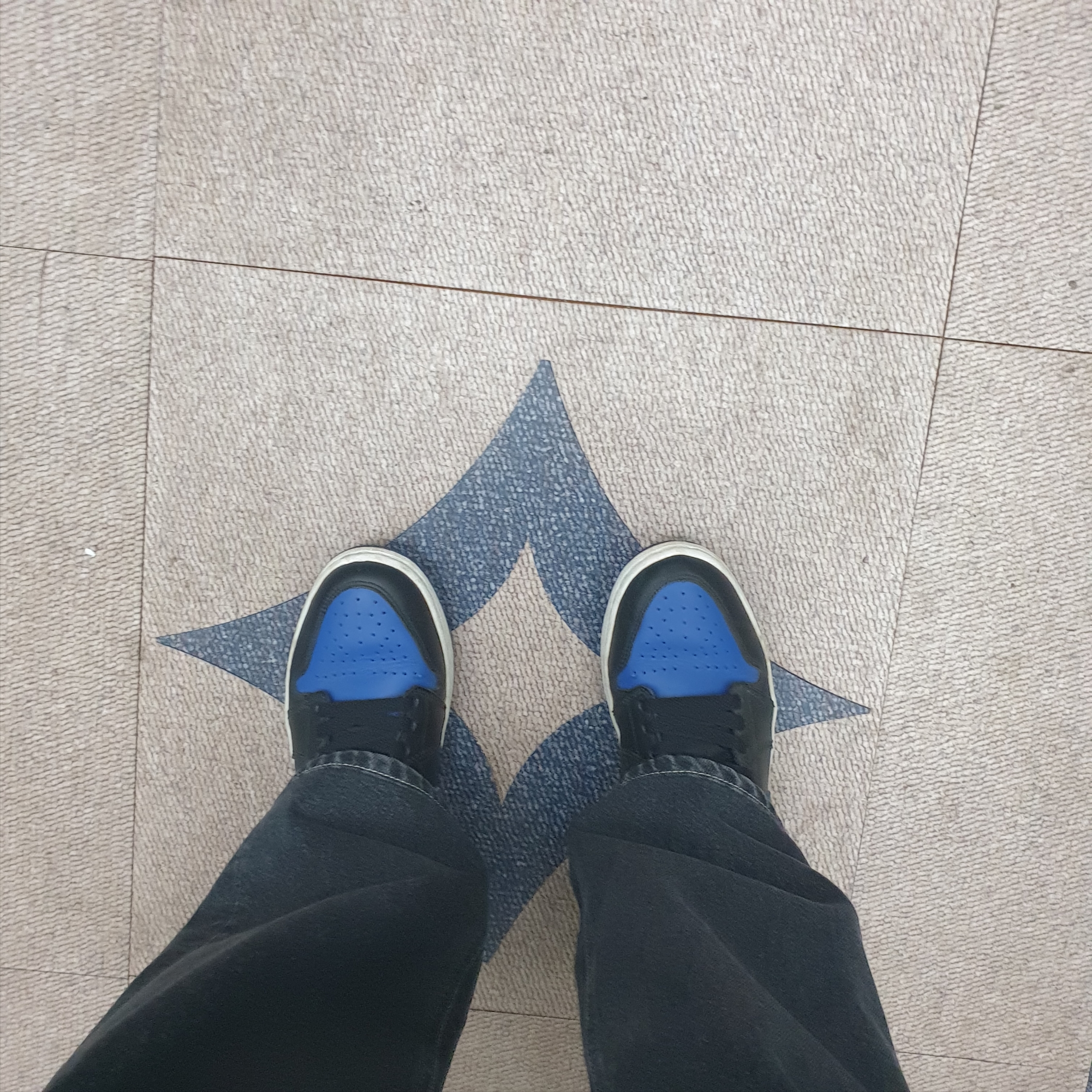 Jordan 1 Retro Black Royal Blue 2001 착용 스타일