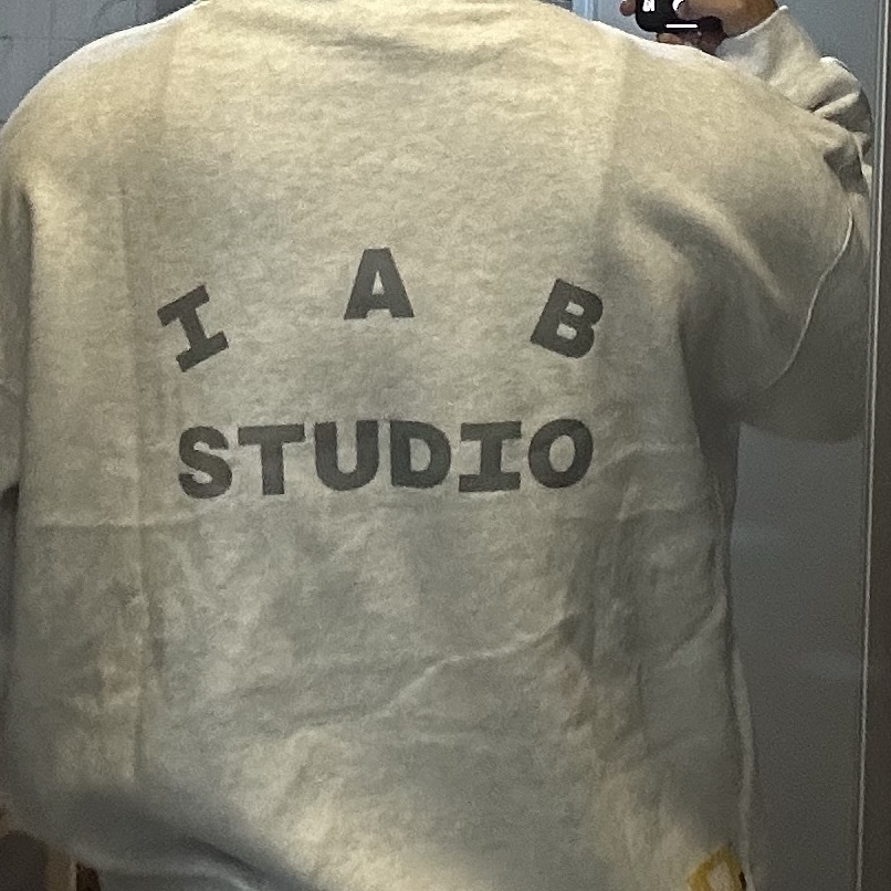 IAB Studio Hoodie Light Gray 착용 스타일
