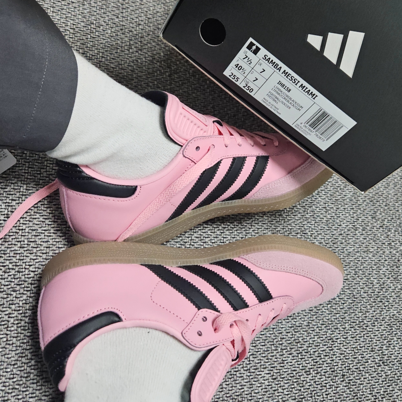 Adidas x Inter Miami CF Samba Pink Core Black 착용 스타일 - 1
