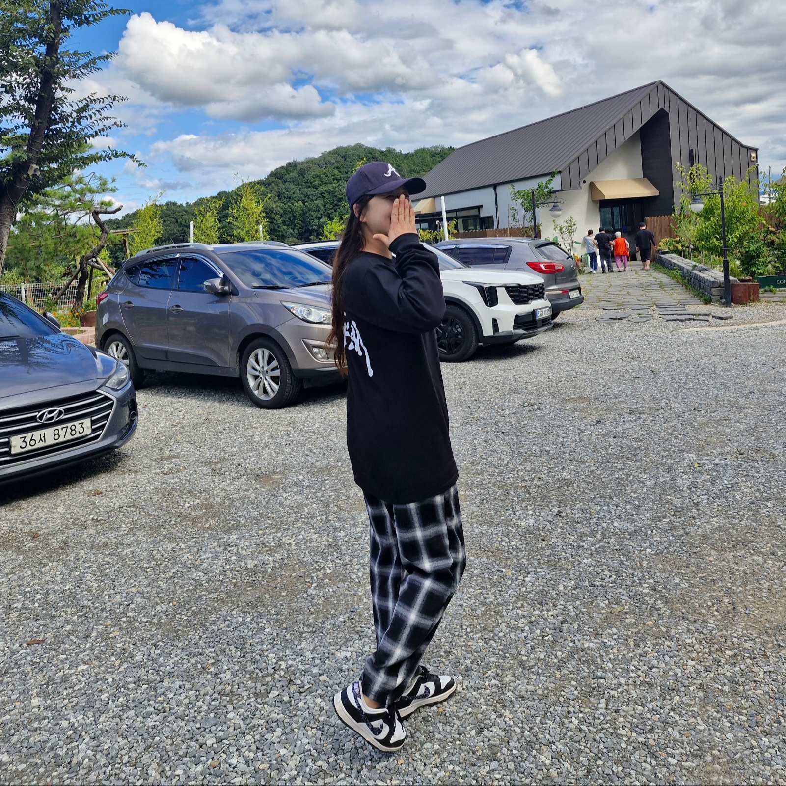 Stussy Basic Stussy LS T-Shirt Black, (W) Nike Dunk Low Essential Black Paisley 착용 스타일