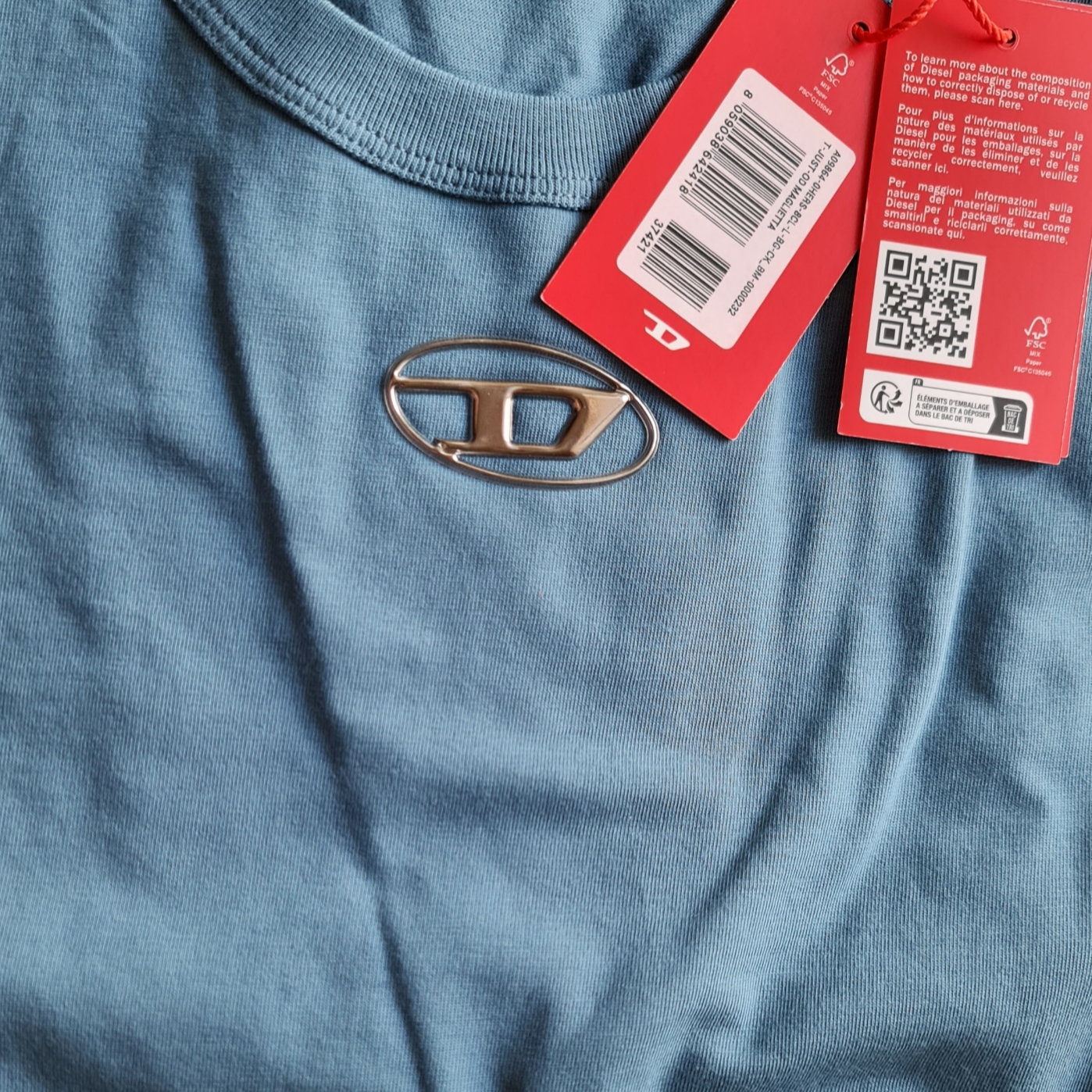 Diesel T-Shirt with Injection Moulded logo Blue 착용 스타일