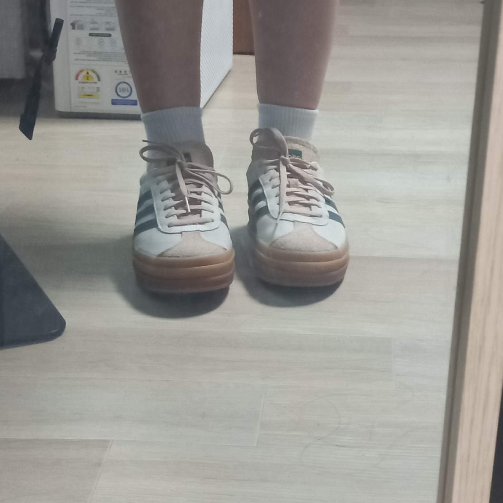 (W) Adidas Gazelle Bold Cream White Collegiate Green 착용 스타일 - 2