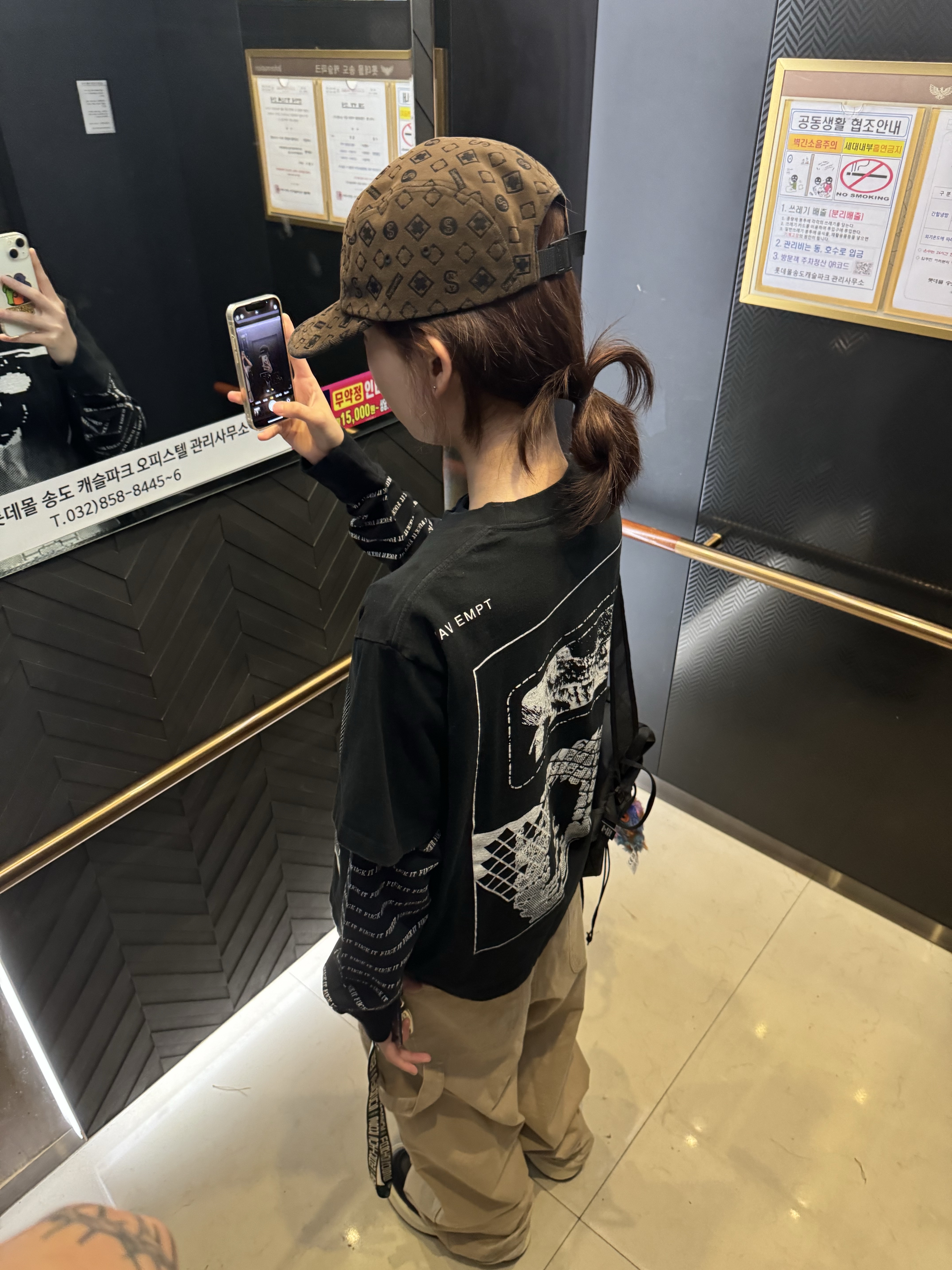 Supreme Flocked Denim Camp Cap Black - 24FW, Cav Empt MD Ascender T-Shirt Black - 24SS 착용 스타일 - 1
