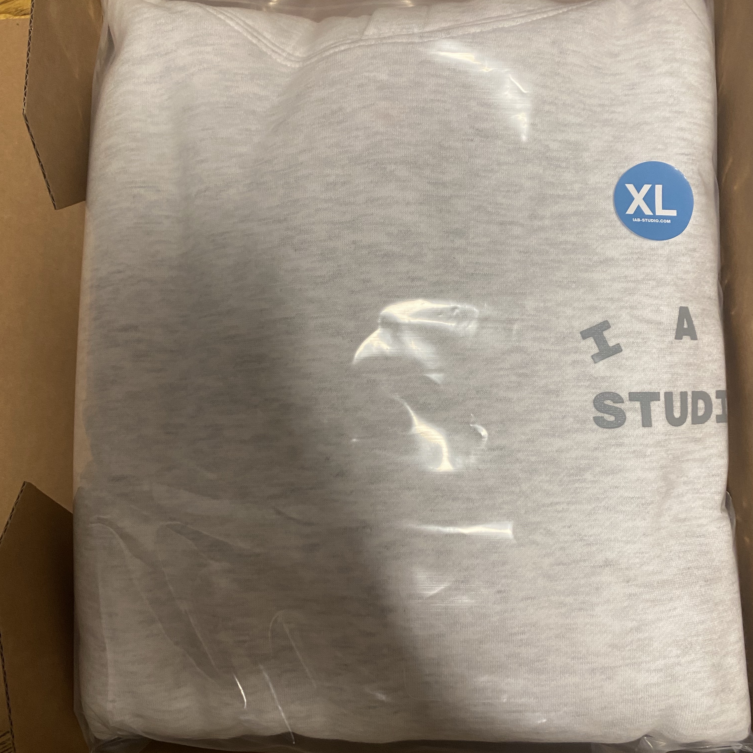 IAB Studio Hoodie Light Gray 착용 스타일 - 2