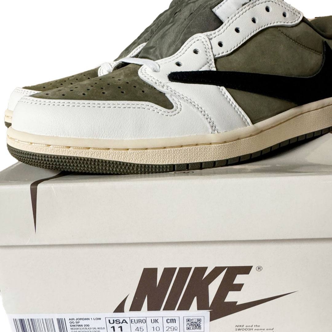 Jordan 1 x Travis Scott Retro Low OG SP Reverse Olive 착용 스타일 - 2