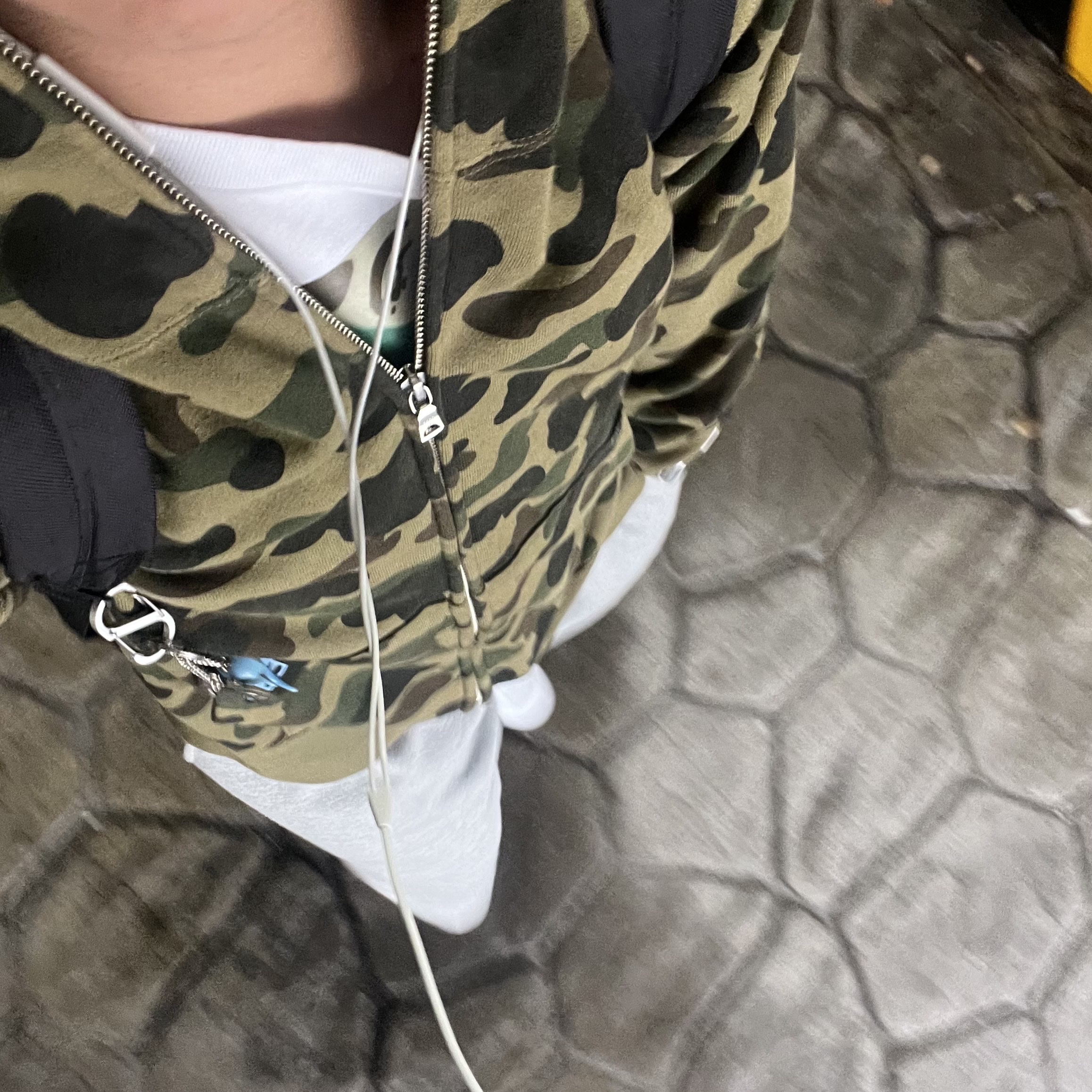 BAPE 1st Camo Shark Full Zip Hoodie Army Green, Nike Air Force 1 '07 Low White 착용 스타일 - 2