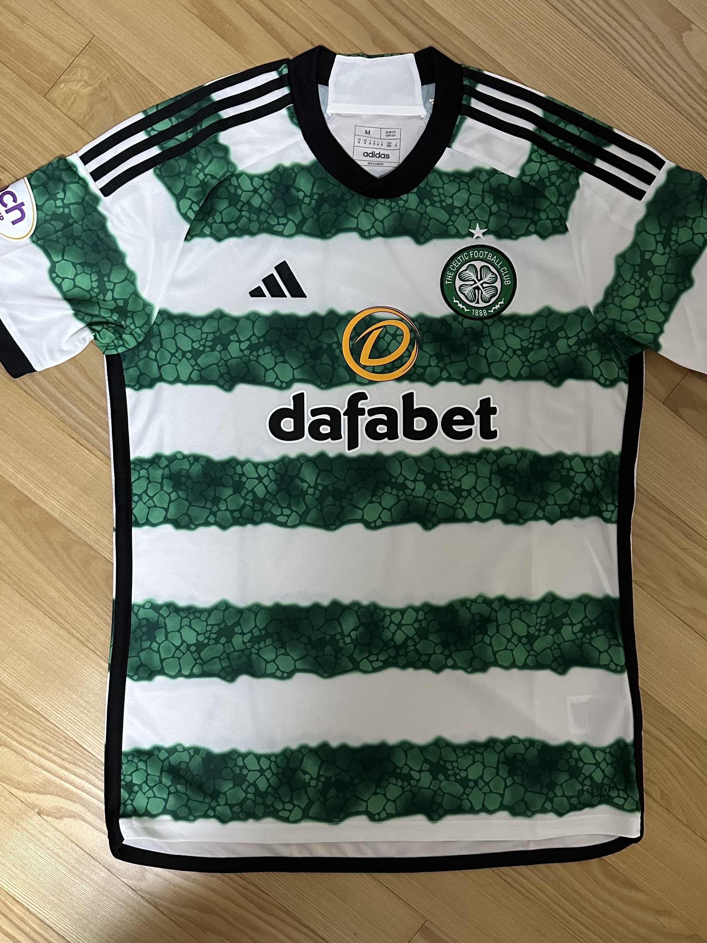 Adidas Celtic FC 2023/24 Home Jersey White Team Green - US Sizing (Non Marking Ver.) 착용 스타일 - 4