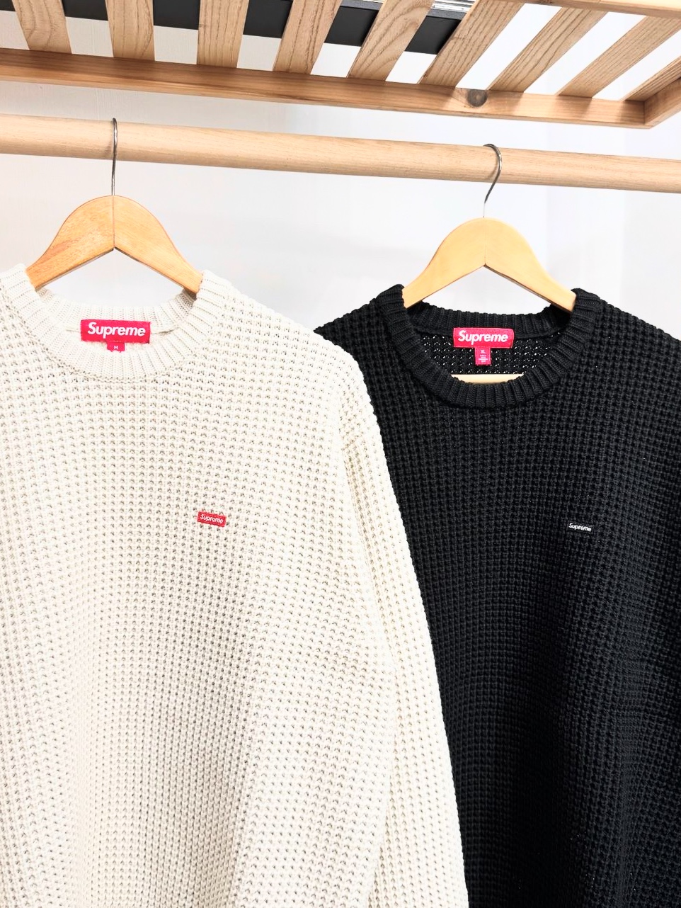 Supreme Waffle Small Box Sweater  White - 24FW 착용 스타일 - 5