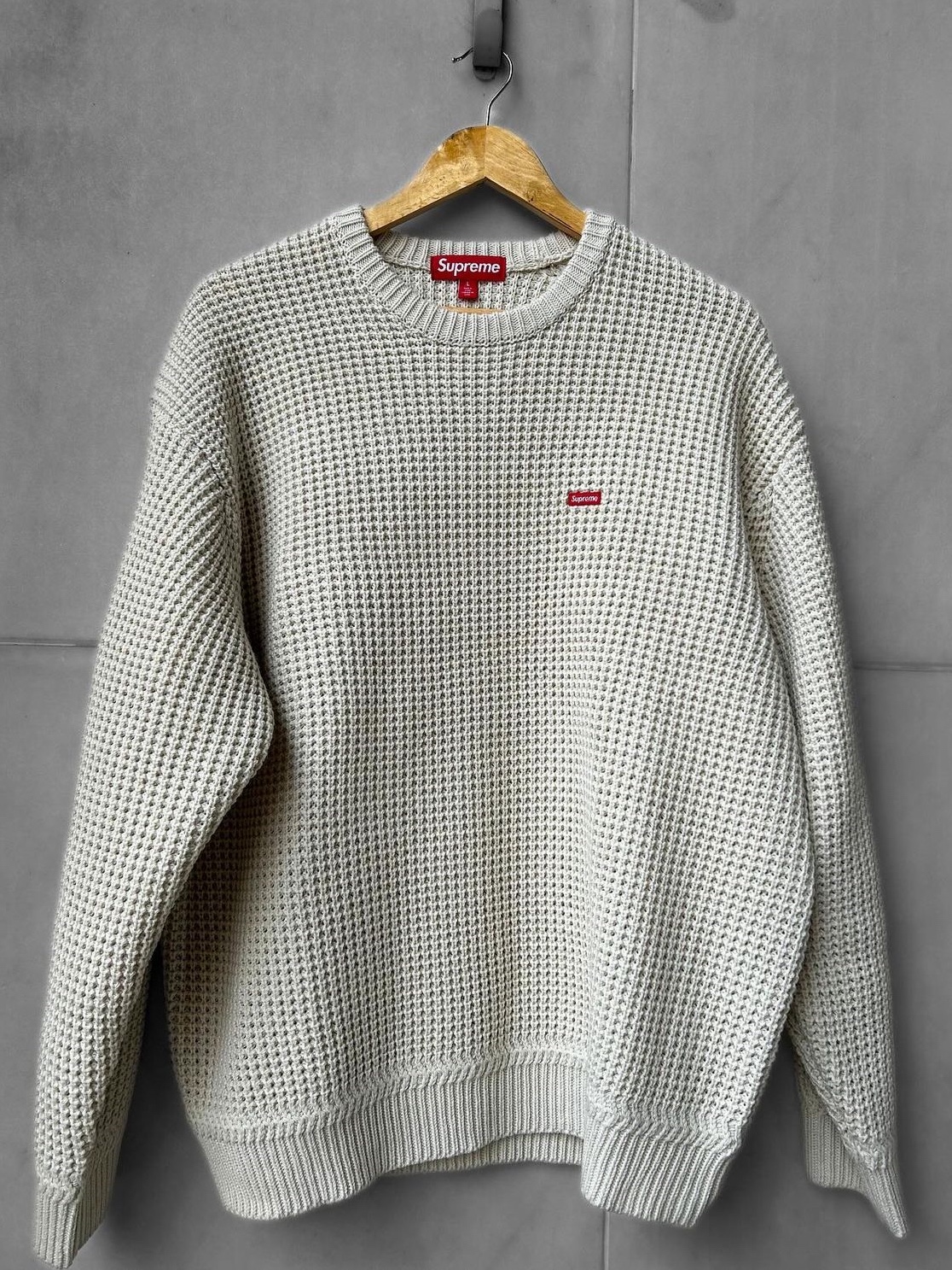 Supreme Waffle Small Box Sweater  White - 24FW 착용 스타일 - 1