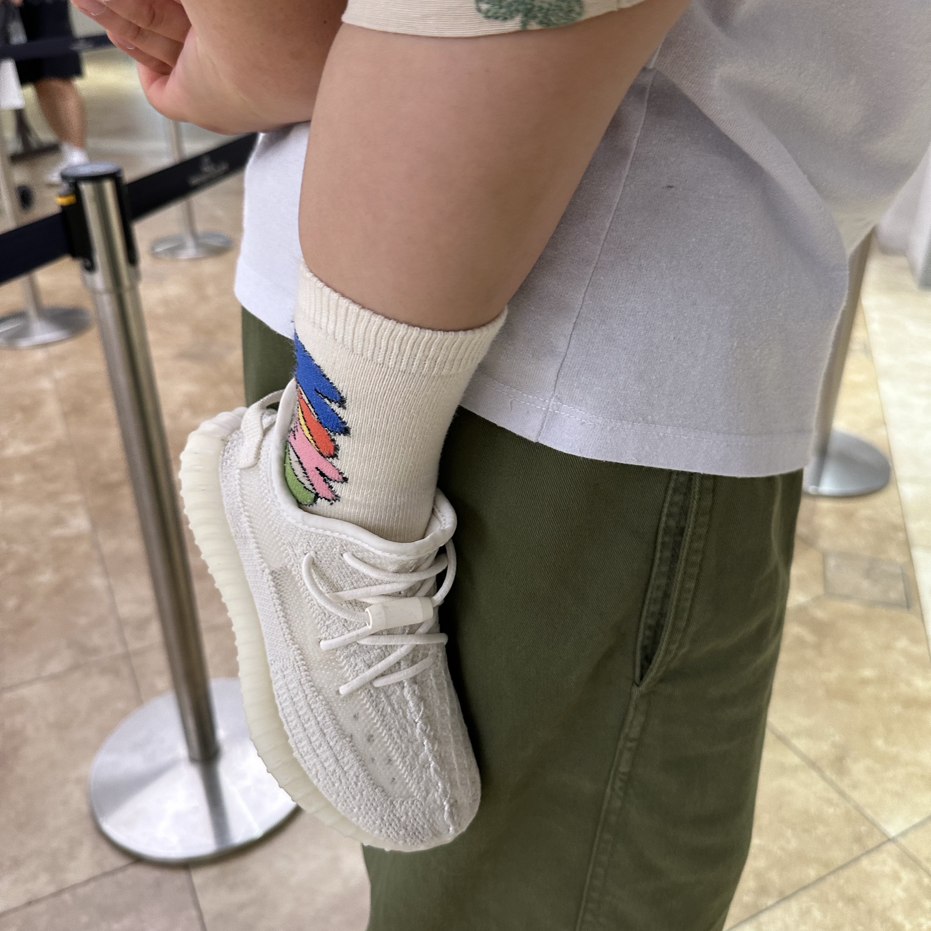 (Infant) Adidas Yeezy Boost 350 V2 Cream White, Adidas Yeezy Boost 350 V2 Citrin - Non-Reflective 착용 스타일 - 2