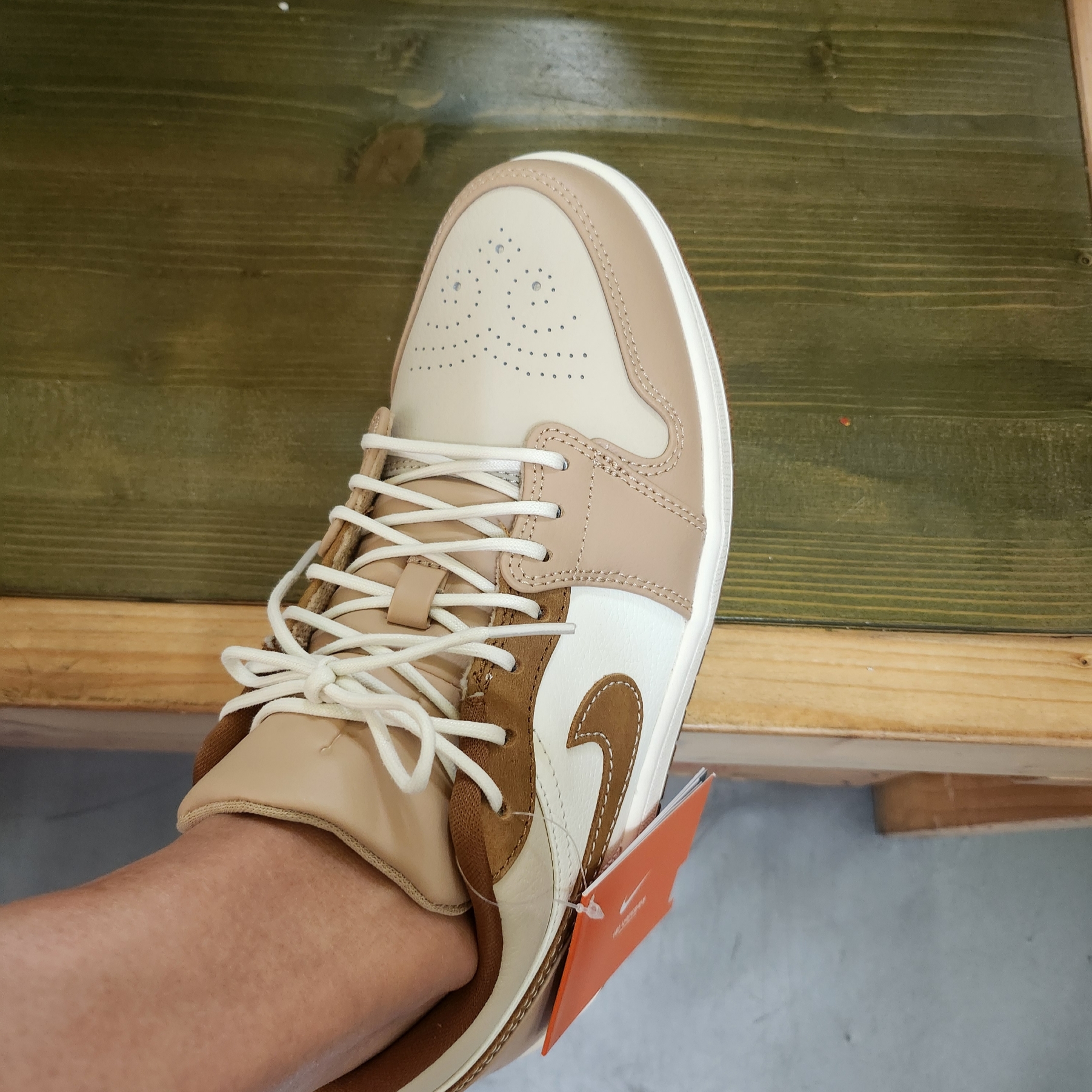 Jordan 1 Low SE Hemp Oatmeal 착용 스타일 - 2