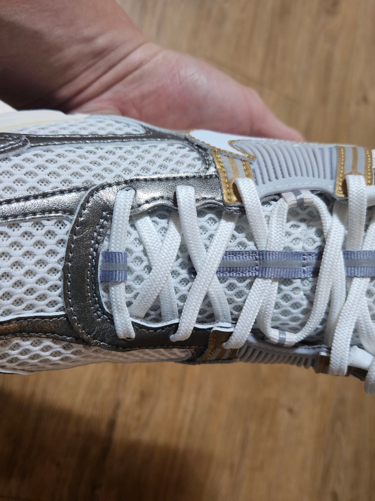 Nike Zoom Vomero 5 Platinum Tint Metallic Pewter 착용 스타일 - 2