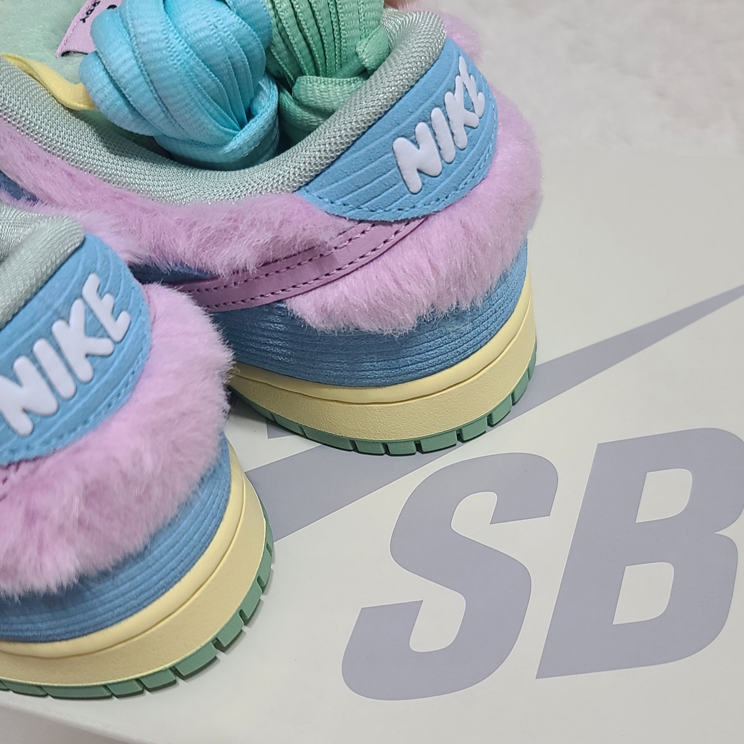 Nike x Verdy SB Dunk Low Pro Blue Gaze and Enamel Green 착용 스타일 - 3
