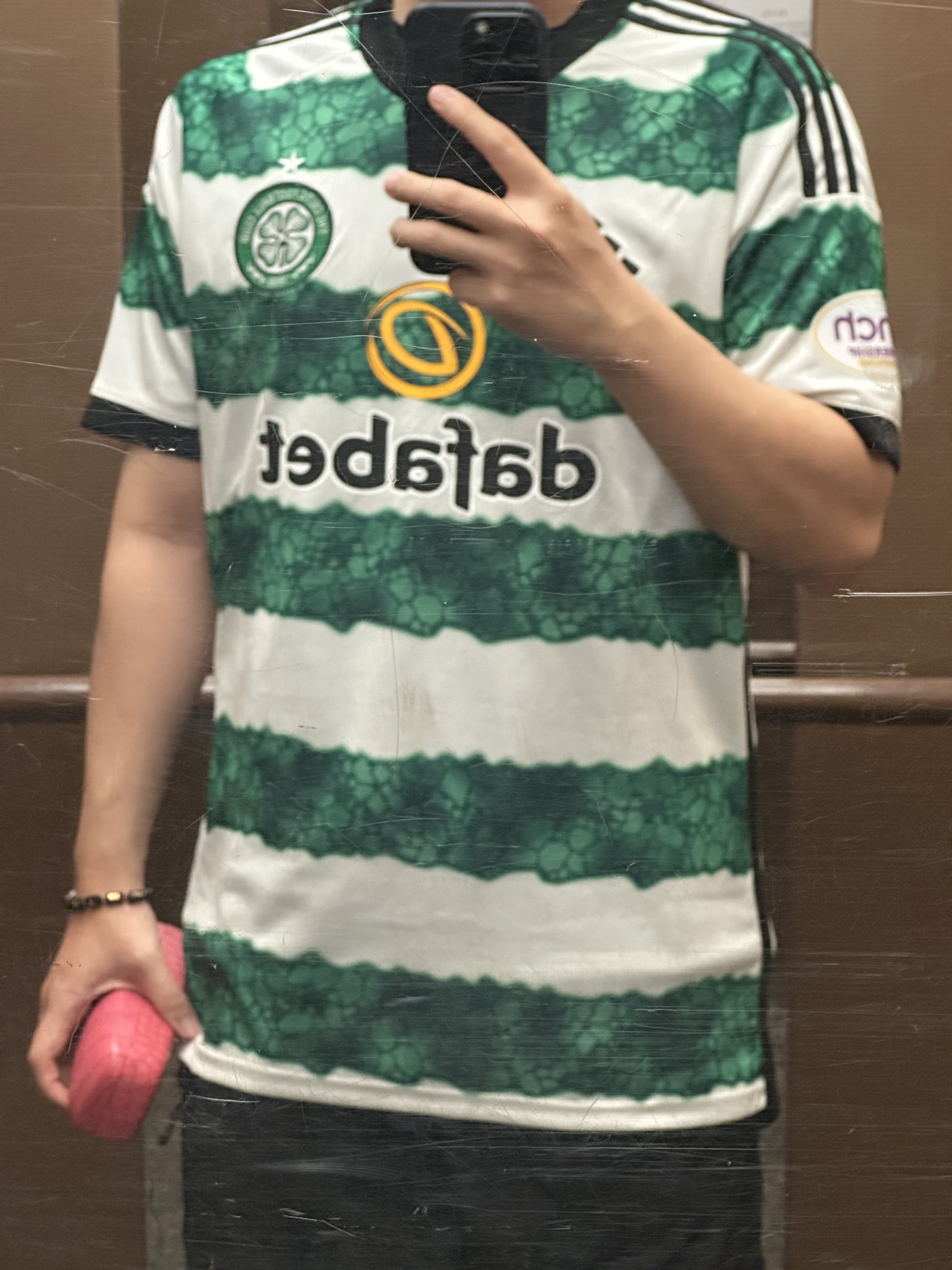 Adidas Celtic FC 2023/24 Home Jersey White Team Green - US Sizing (Non Marking Ver.) 착용 스타일 - 2
