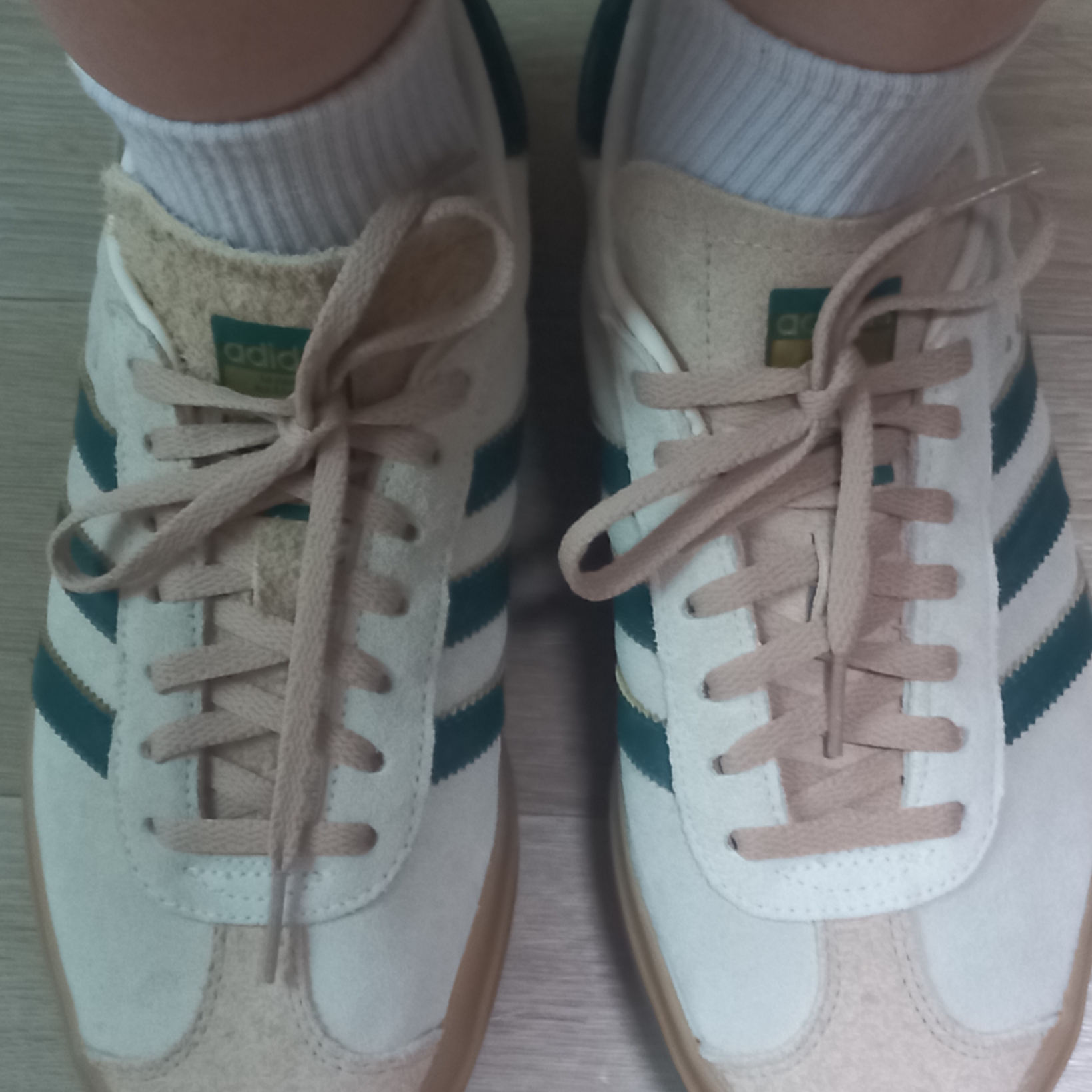 (W) Adidas Gazelle Bold Cream White Collegiate Green 착용 스타일 - 1