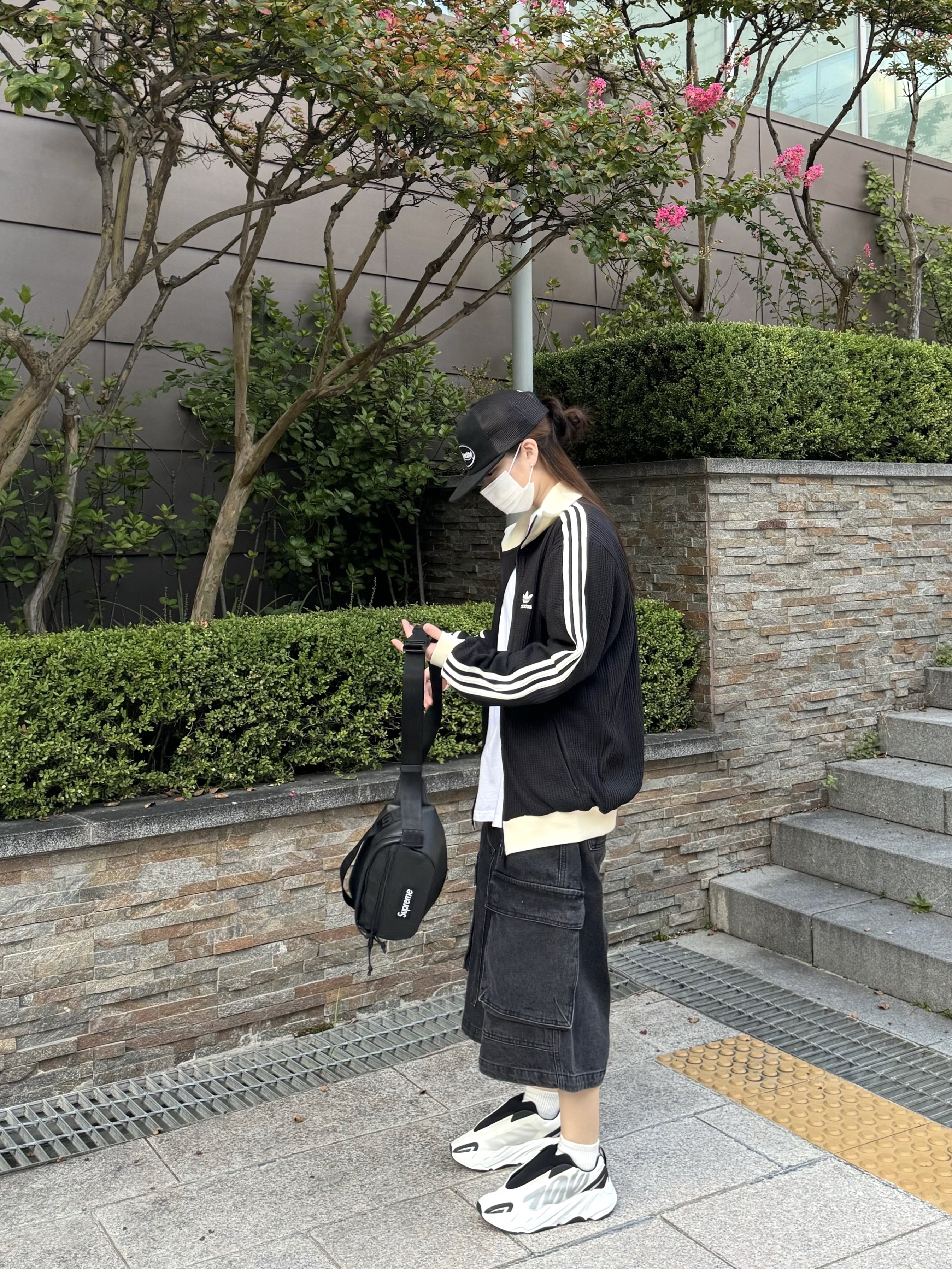Adidas Waffle Beckenbauer Track Top Black - KR Sizing, Supreme Terry Mesh Back 5-Panel Black - 24SS 착용 스타일 - 3