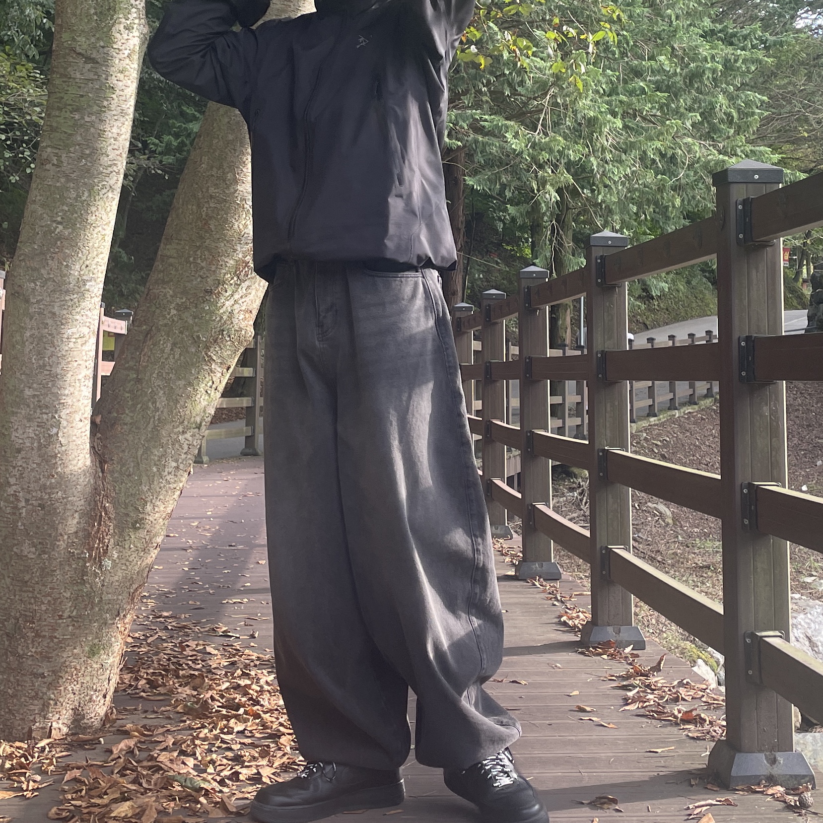 Arc'teryx Beta Jacket Black, Nike x Supreme Air Force 1 Low Black 착용 스타일