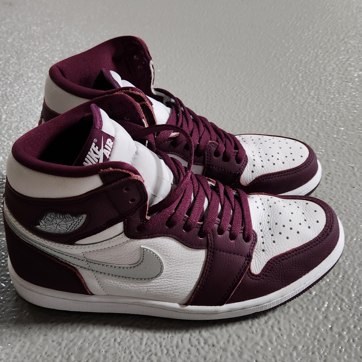 Jordan 1 Retro High OG Bordeaux 착용 스타일 - 2