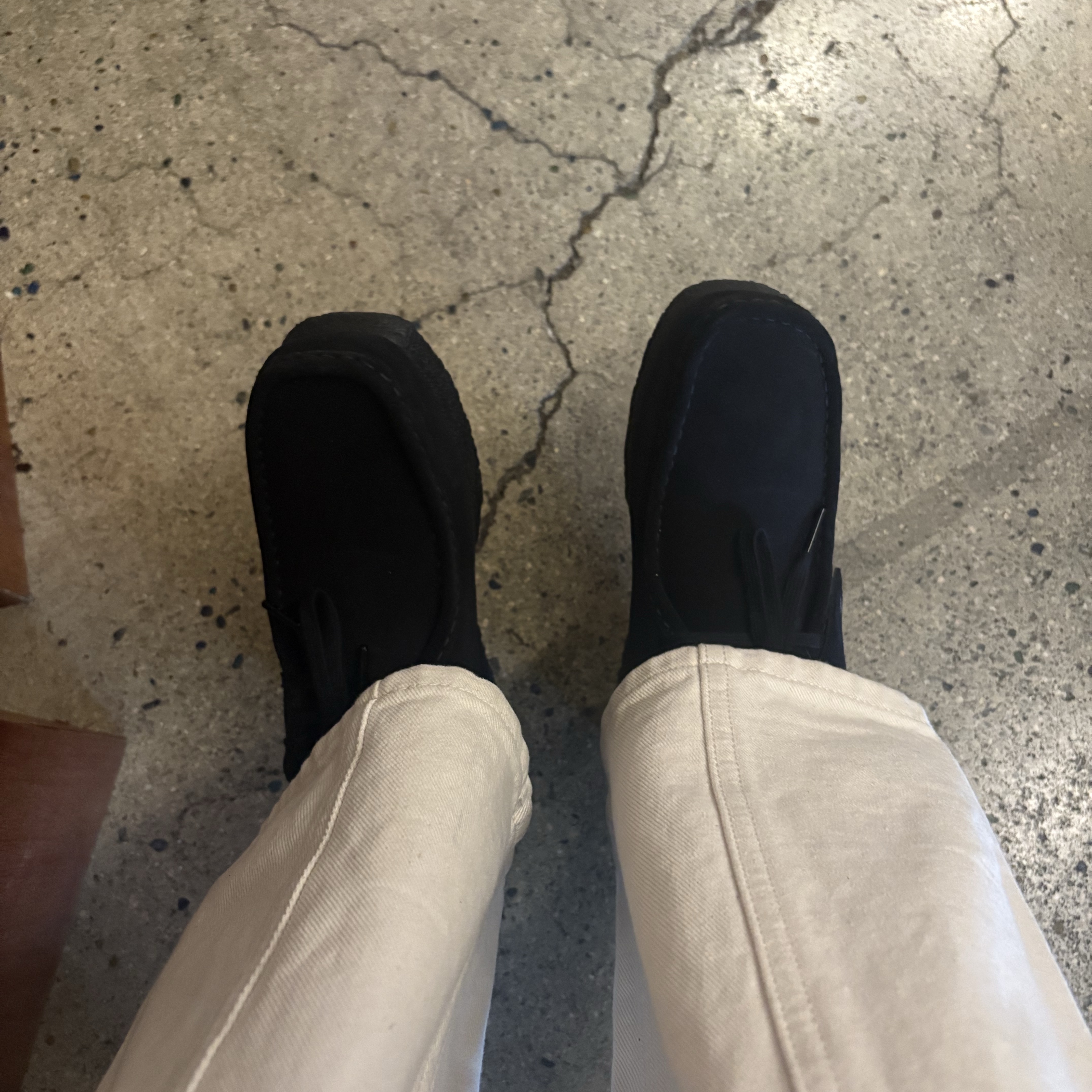 Clarks Wallabee Black Suede 착용 스타일 - 2