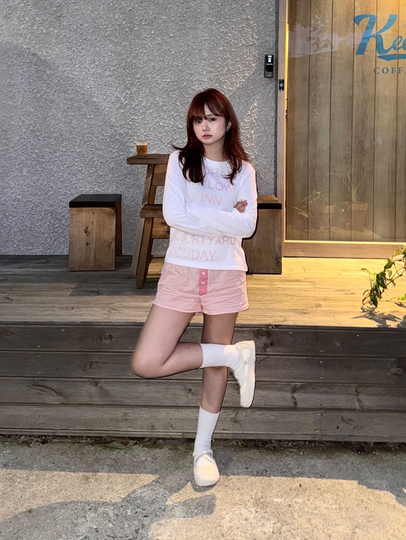 [KREAM 단독] Safarispot Women 1/2 Highway Inn LS T-Shirt White Red 착용 스타일 - 1