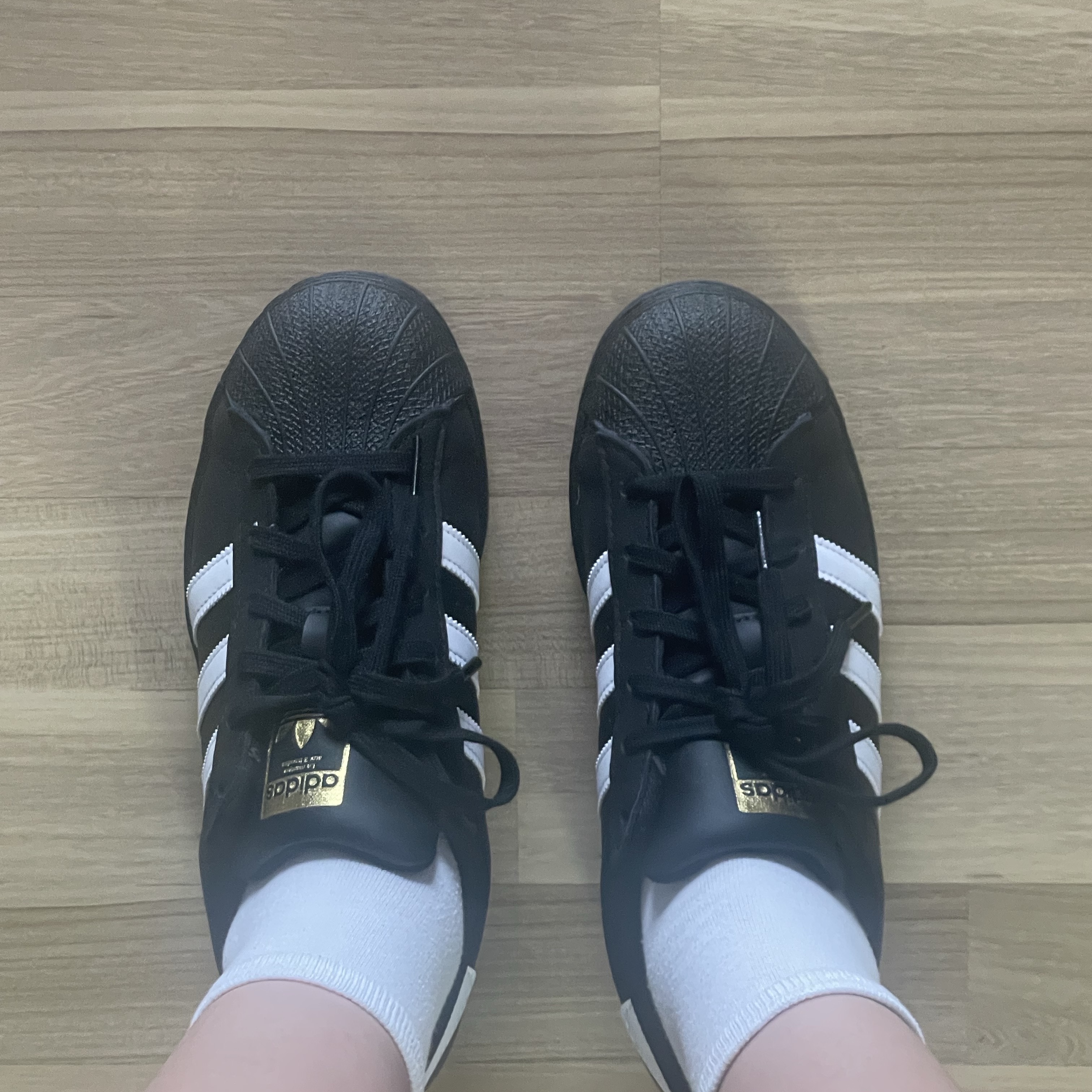 (J) Adidas Superstar Black White 착용 스타일