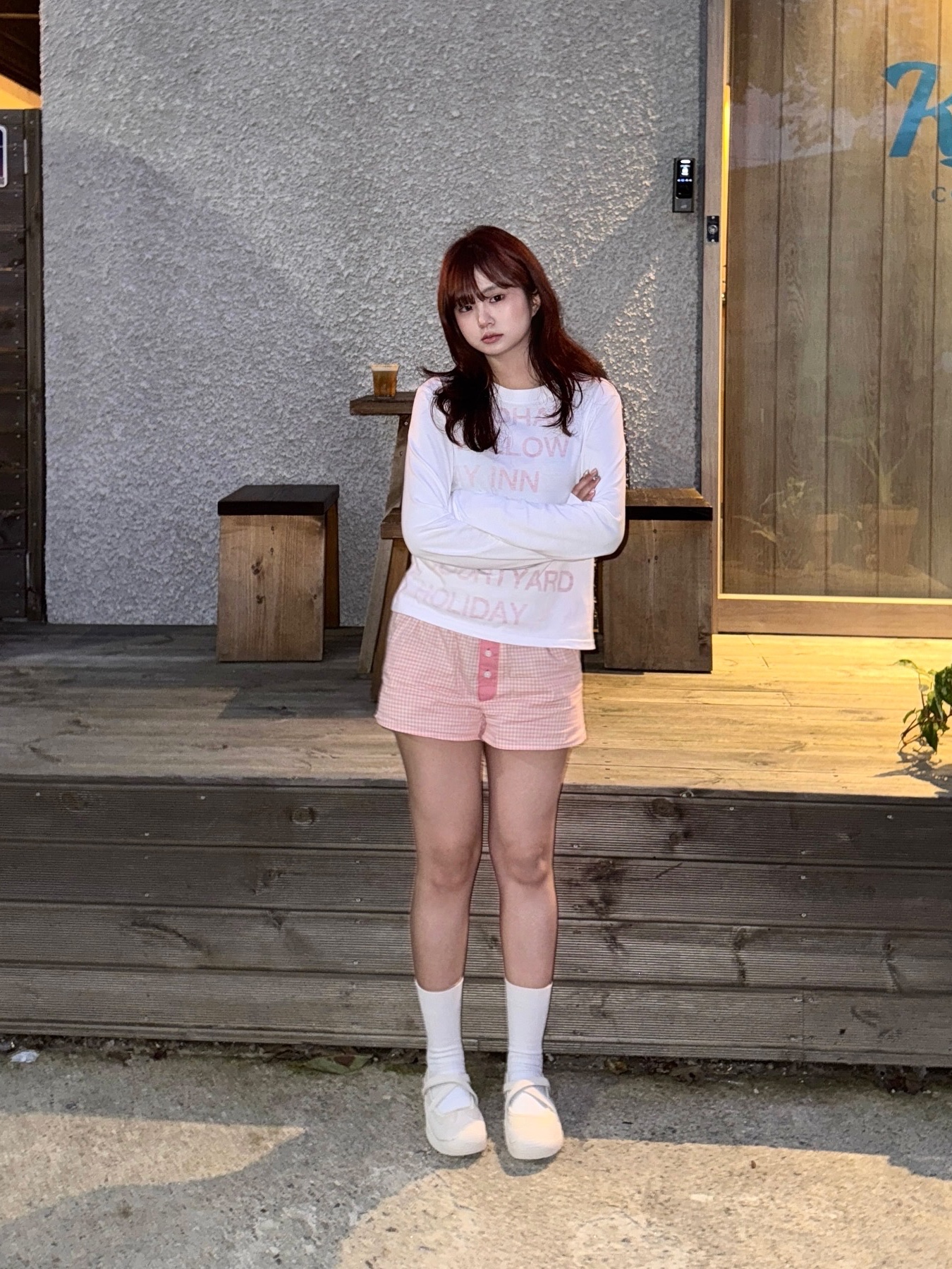 [KREAM 단독] Safarispot Women 1/2 Highway Inn LS T-Shirt White Red 착용 스타일 - 5