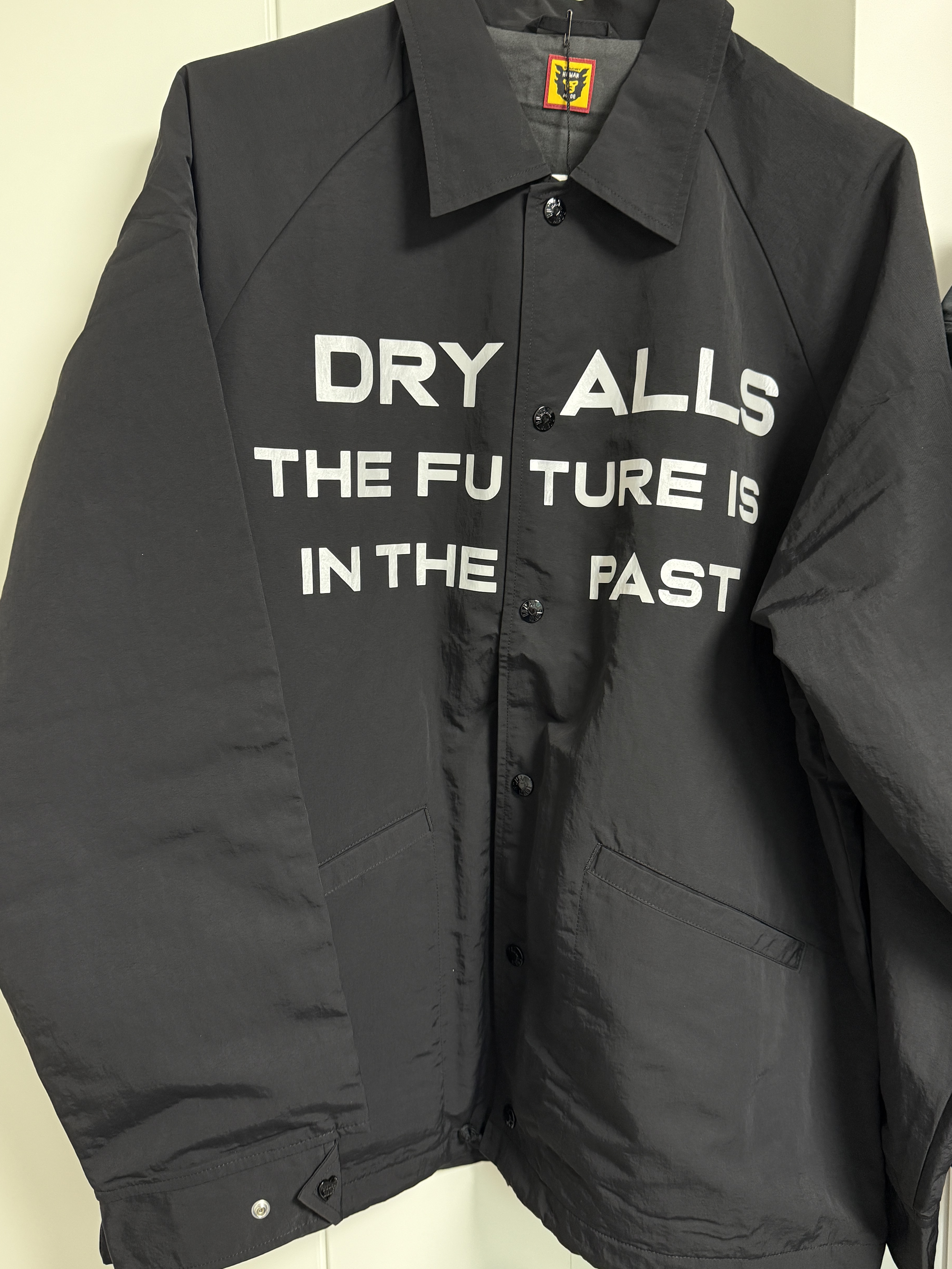 Human Made Coach Jacket Black 착용 스타일 - 1