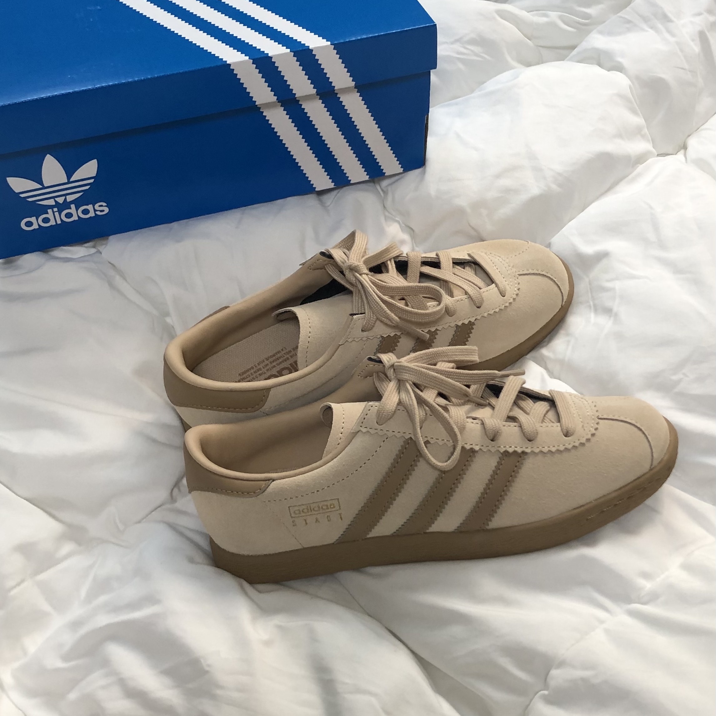 Adidas Stadt Magic Beige 착용 스타일
