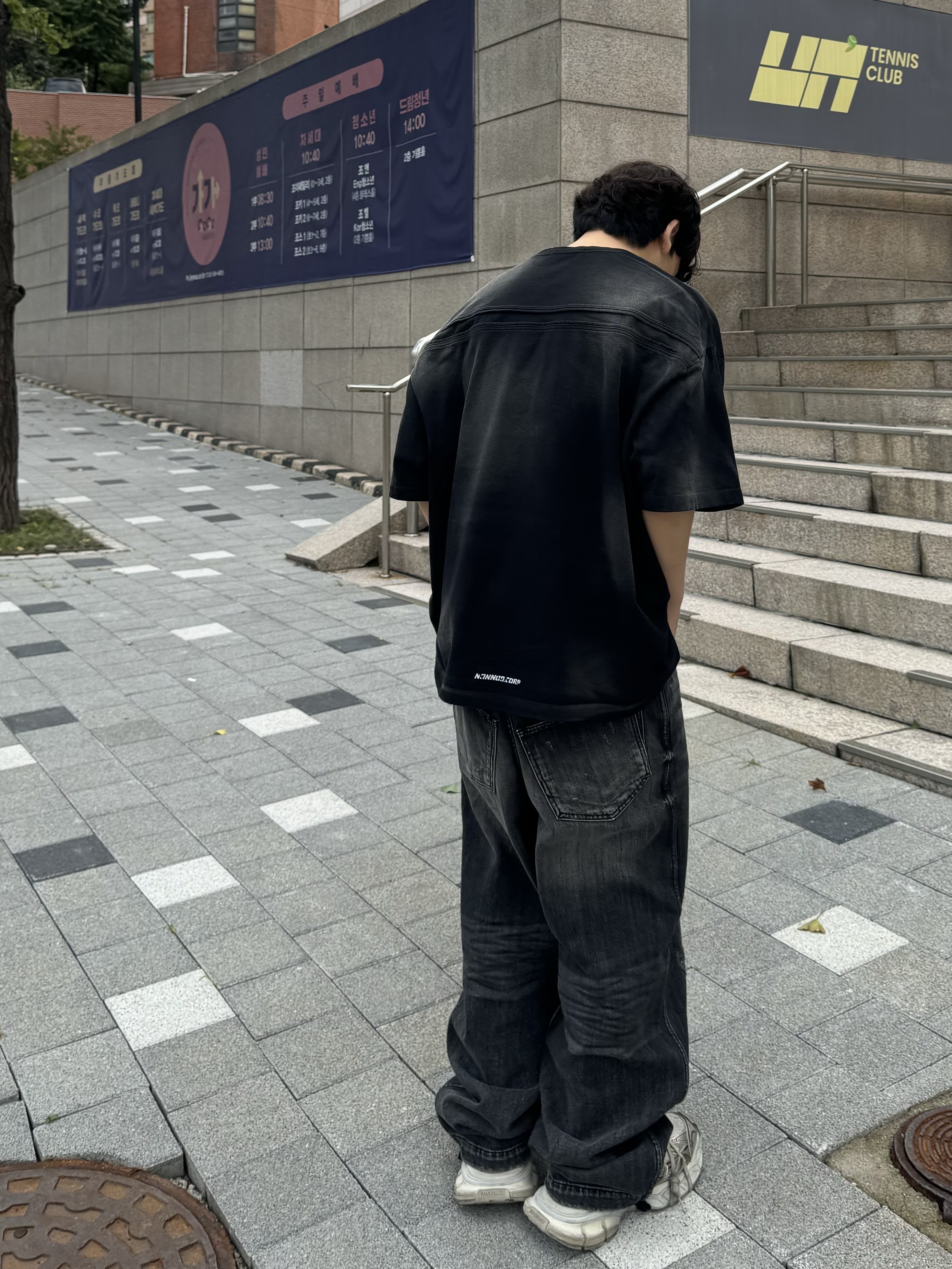 Nonnod Double Pocket Japanese Denim Washed Black, Nonnod Back Detail T Shirt Washed Black 착용 스타일