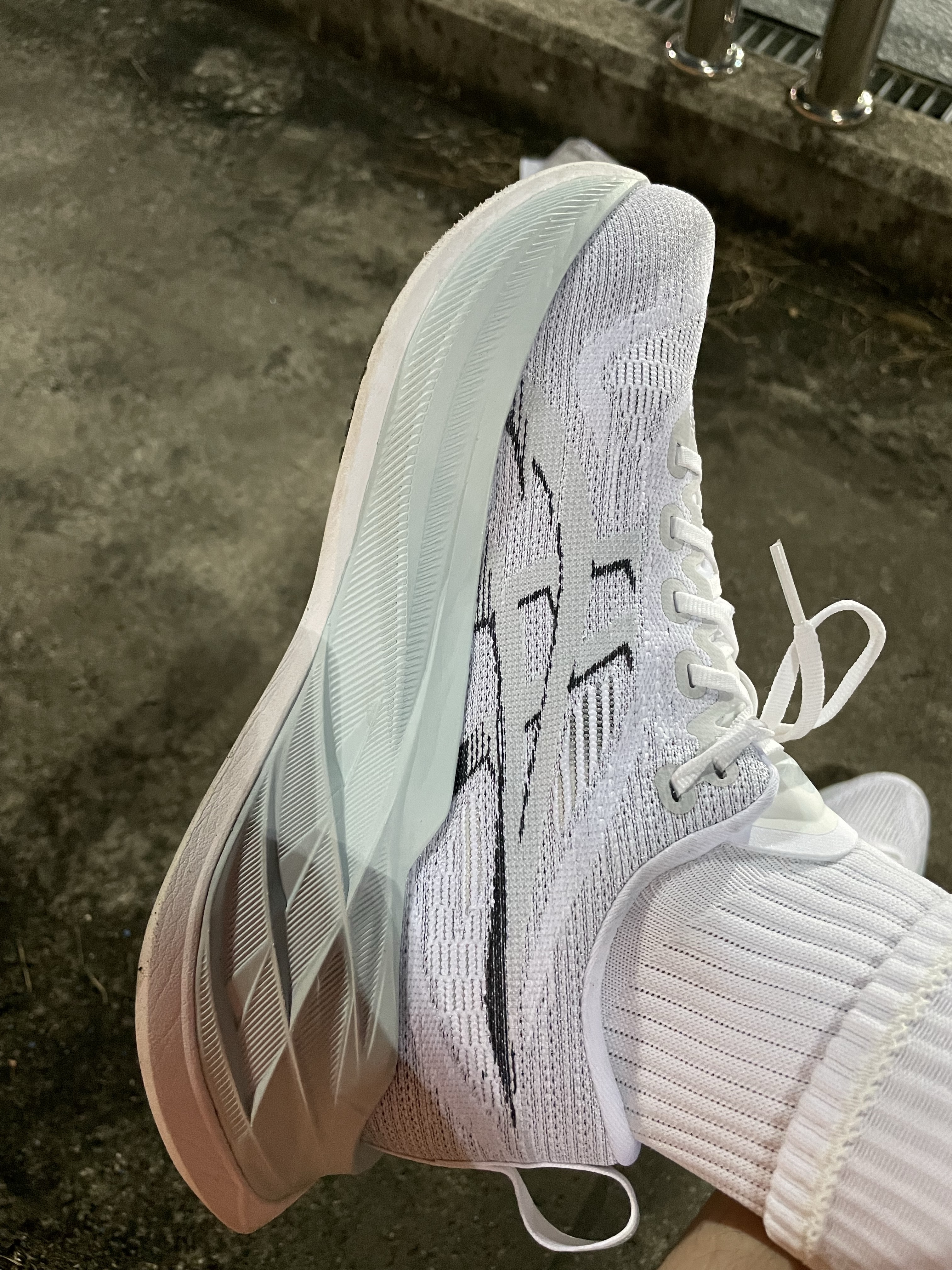 Asics Superblast 2 White Cool Grey 착용 스타일