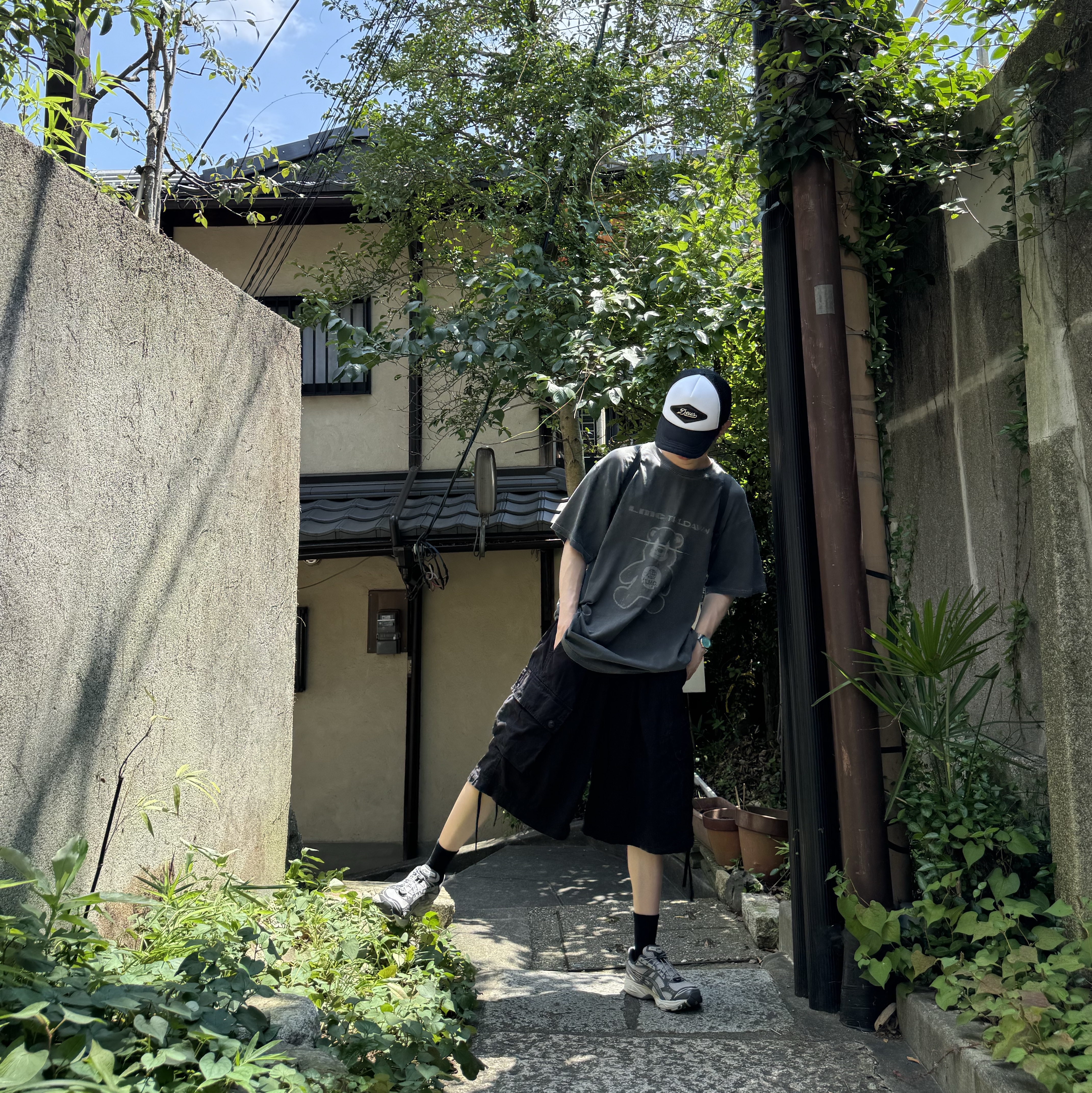 Human Made Graphic T-Shirt White, New Balance 993 Made in USA Grey - D Standard 착용 스타일 - 3