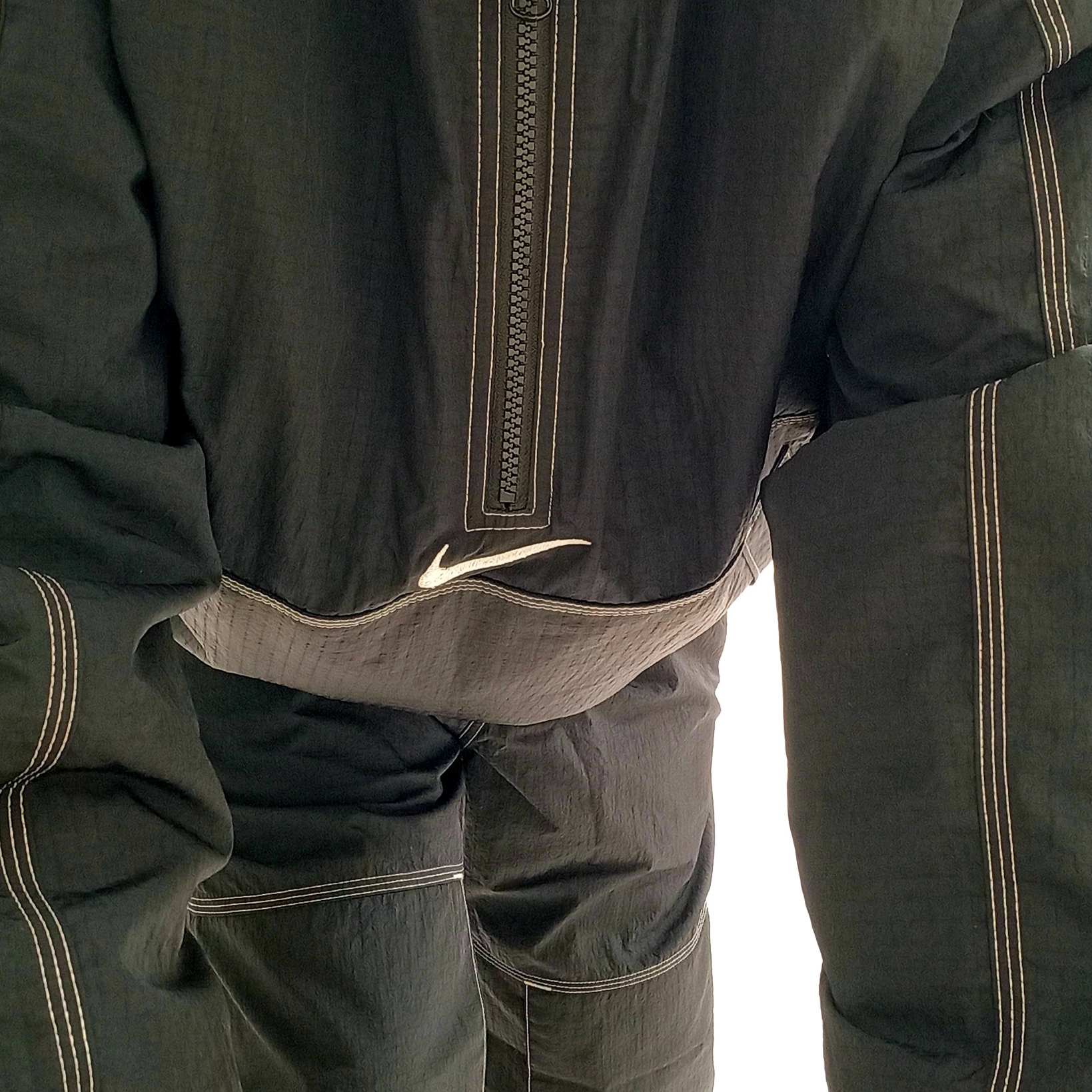 Supreme x Nike Ripstop Pullover Black - 24SS, Supreme x Nike Ripstop Track Pants Black - 24SS 착용 스타일 - 5