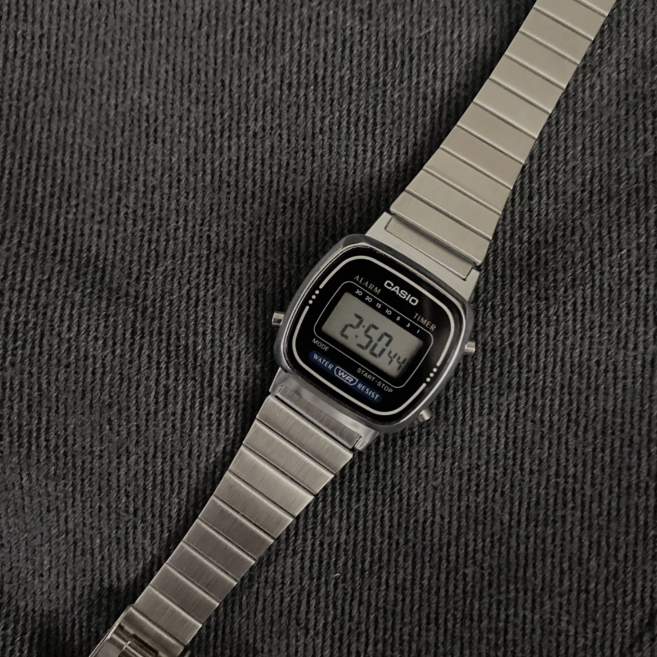 Casio LA670WA-1 착용 스타일