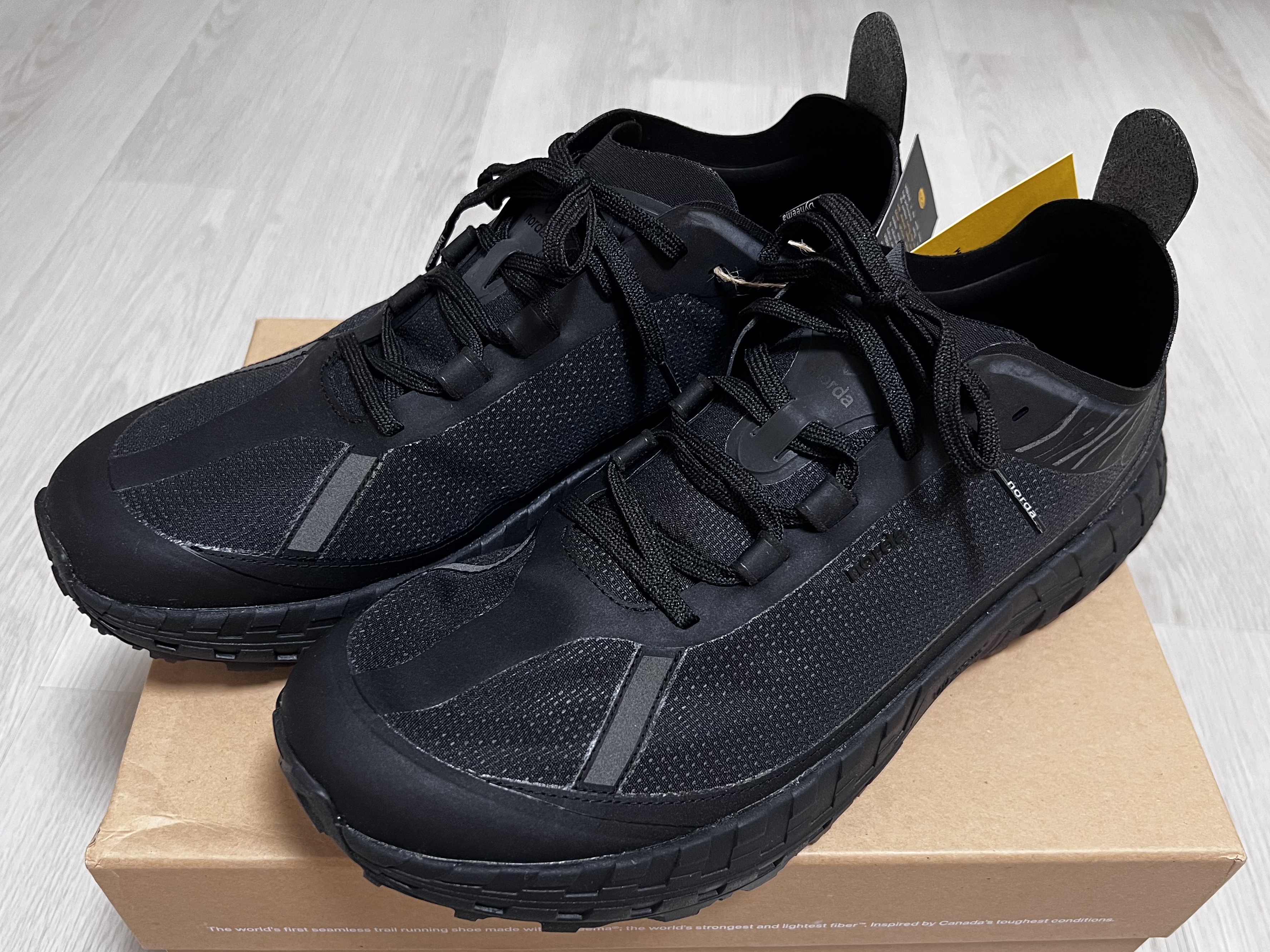 Norda 001/A Stealth Black 착용 스타일