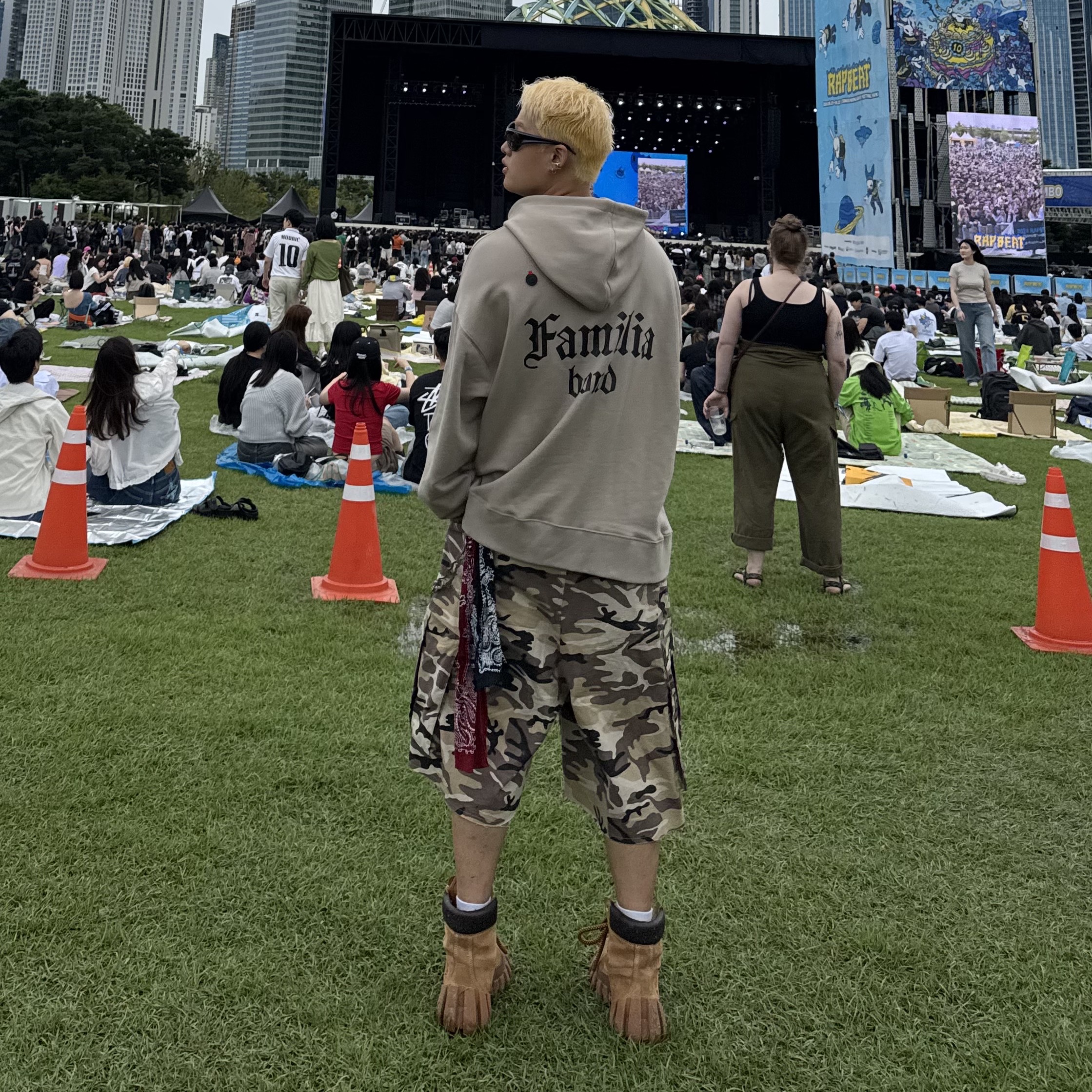 Undermycar Mu.45 Anti Fxxking Logo Play Big Cargo Rip-Camo Shorts Camo Beige, Timberland x Humberto Leon 6 Inch Boot Wheat Nubuck - Medium 착용 스타일 - 2