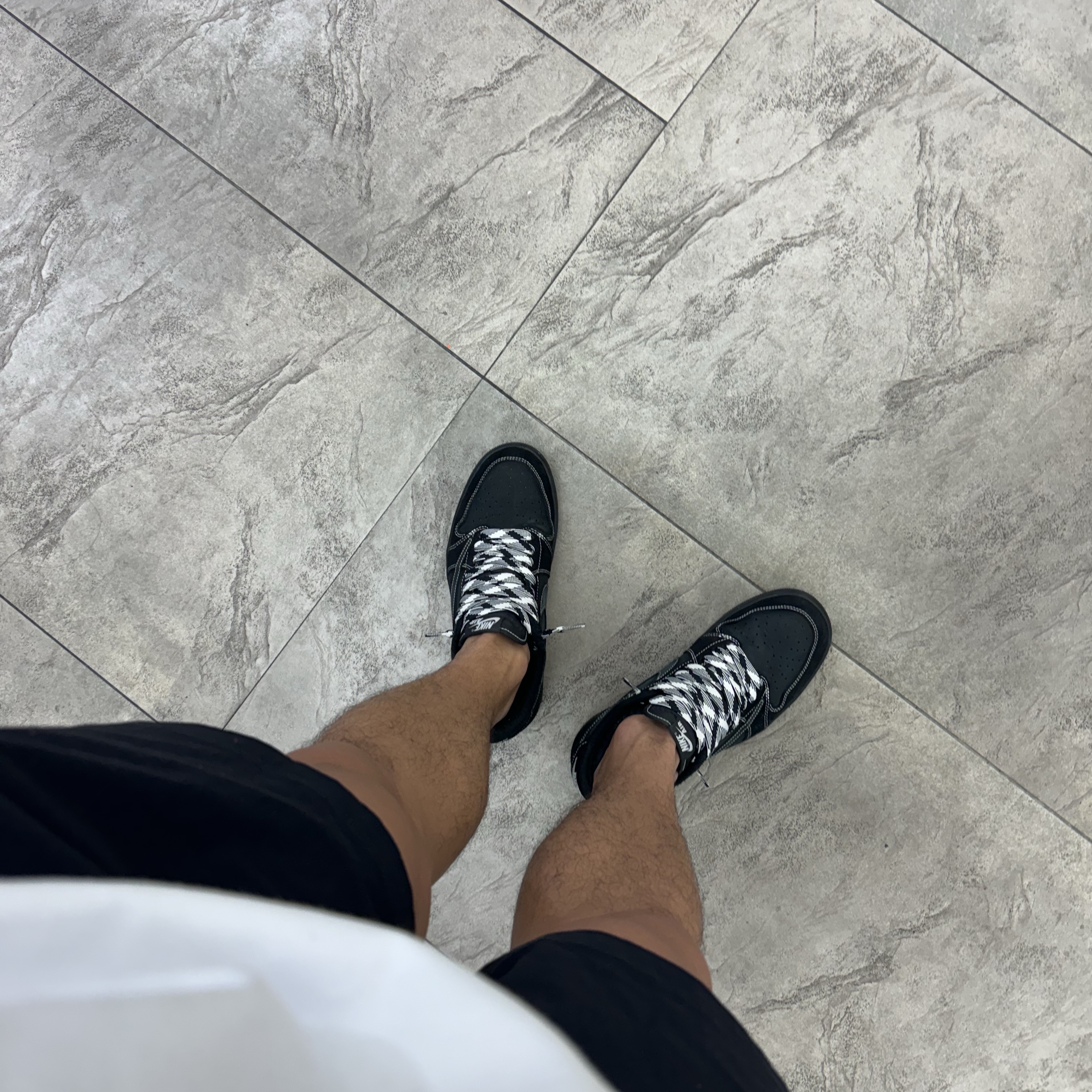 Jordan 1 x Travis Scott Retro Low OG SP Black Phantom 착용 스타일