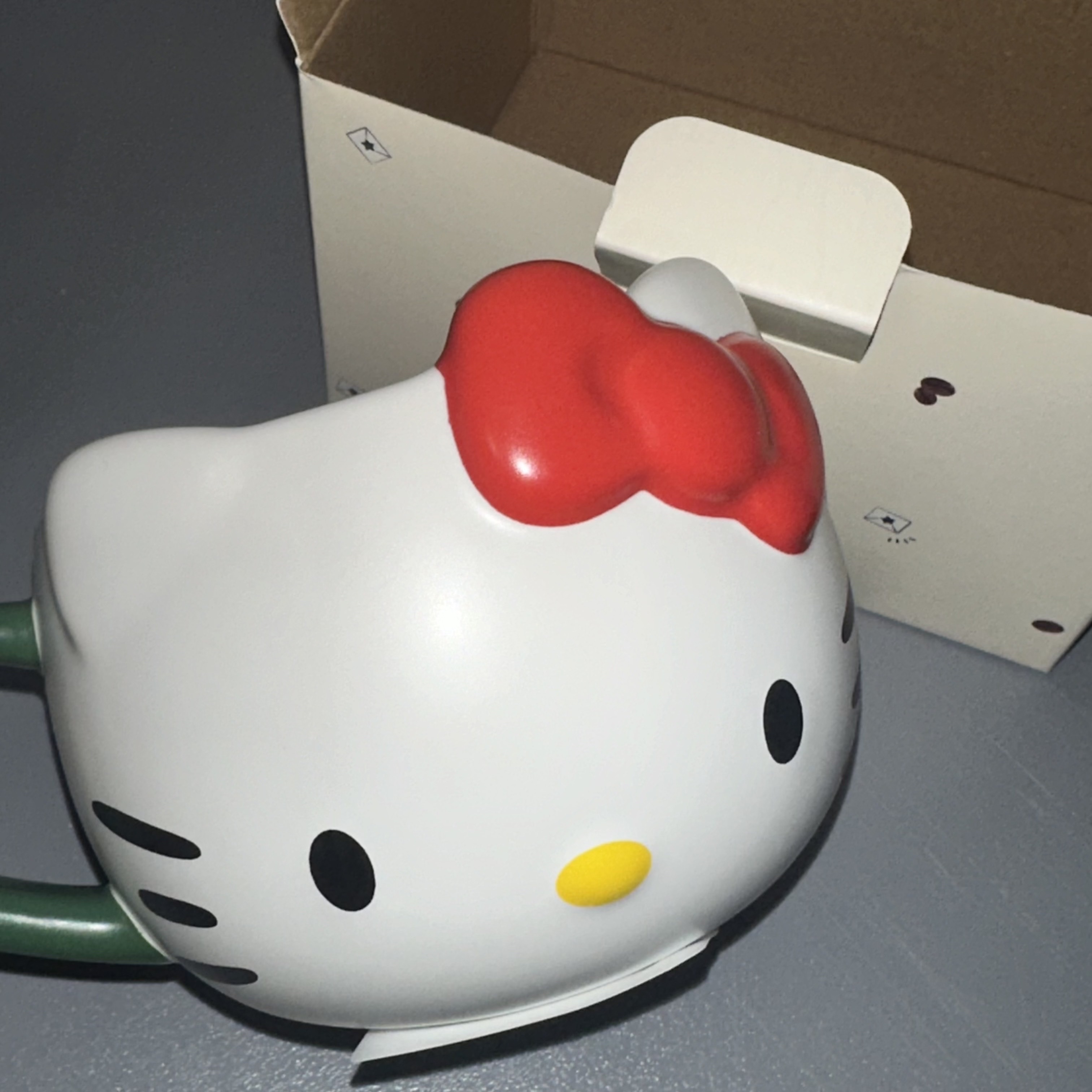 Starbucks x Hello Kitty Seramic Mug 355ml 착용 스타일
