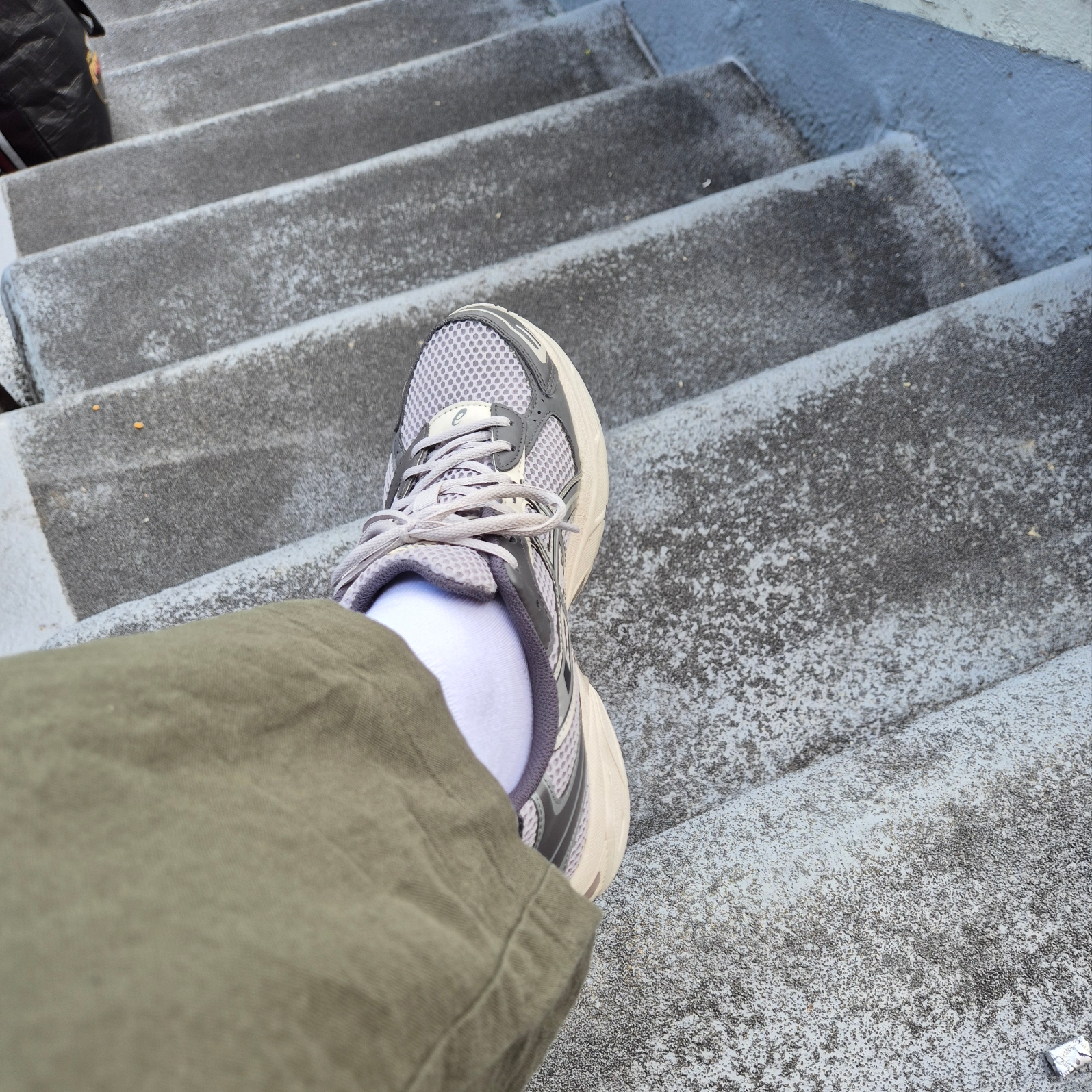 Asics Gel-1130 Oyster Grey Clay Grey 착용 스타일