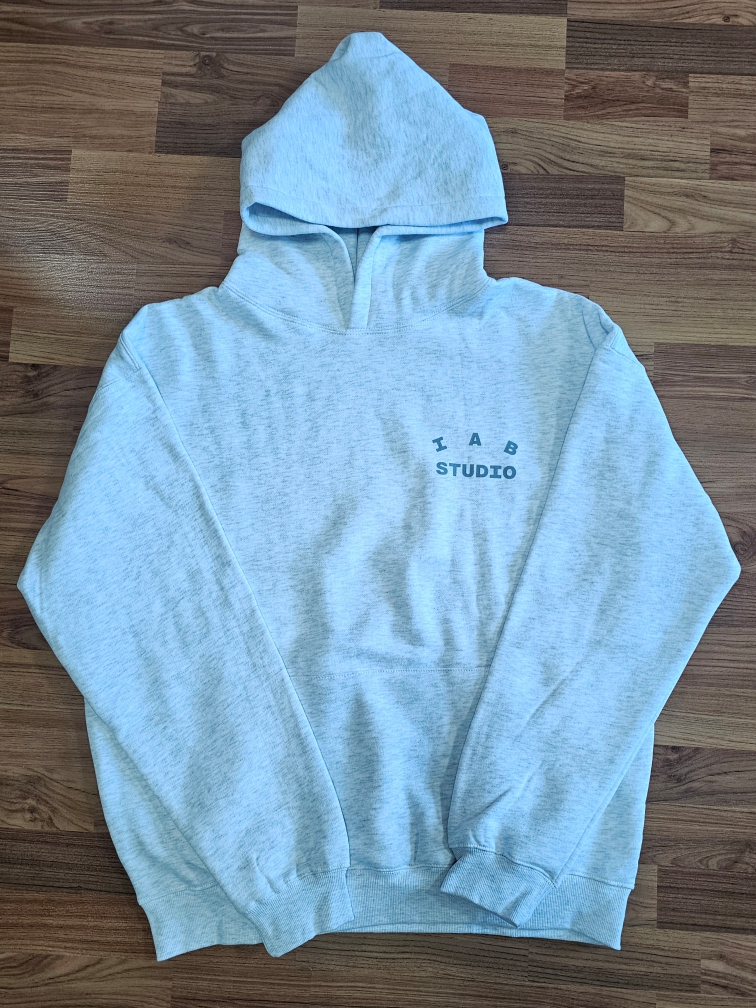 IAB Studio Hoodie Light Gray 착용 스타일 - 2