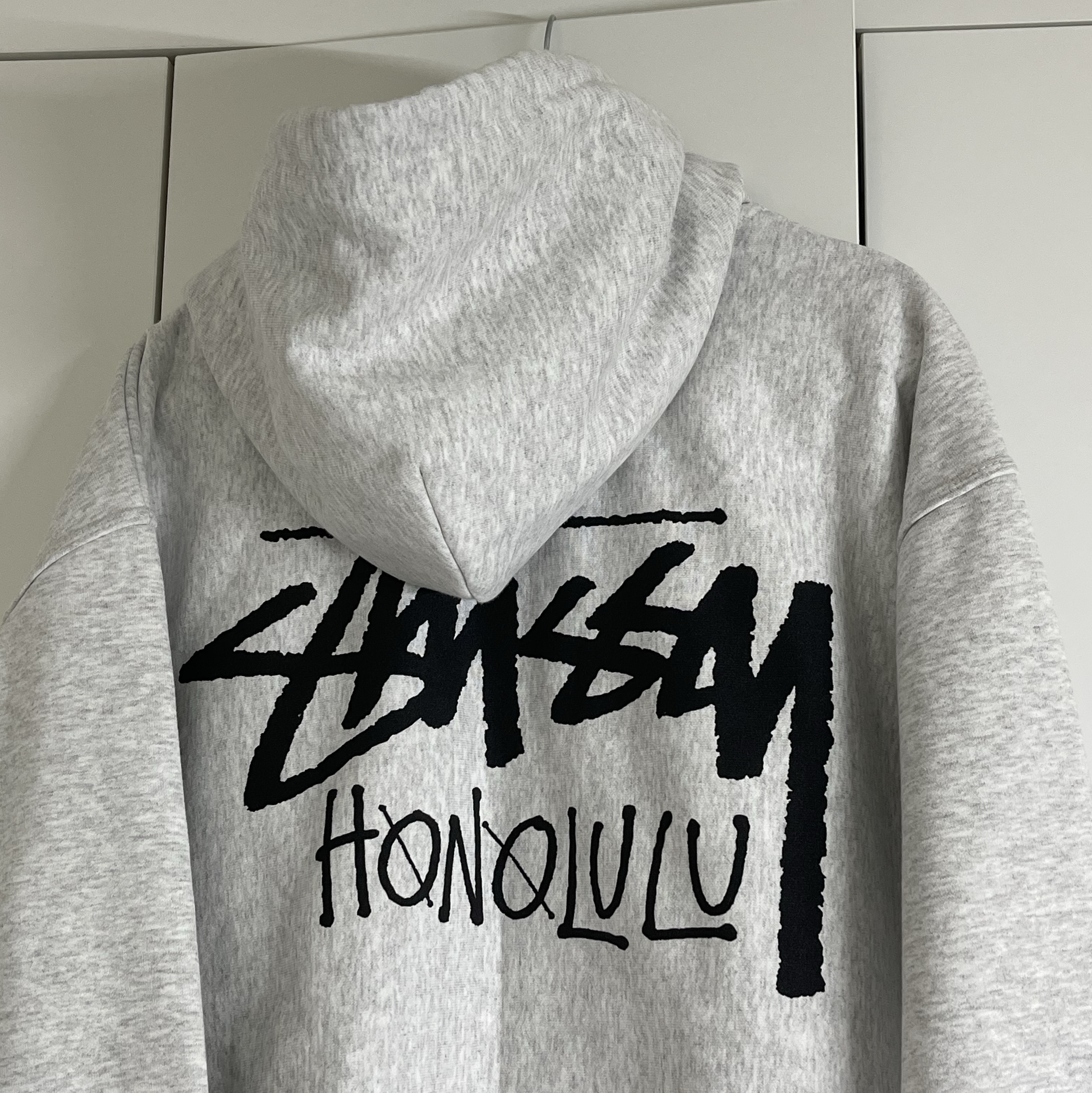 Stussy Stock Honolulu Zip Hoodie Ash Heather 착용 스타일