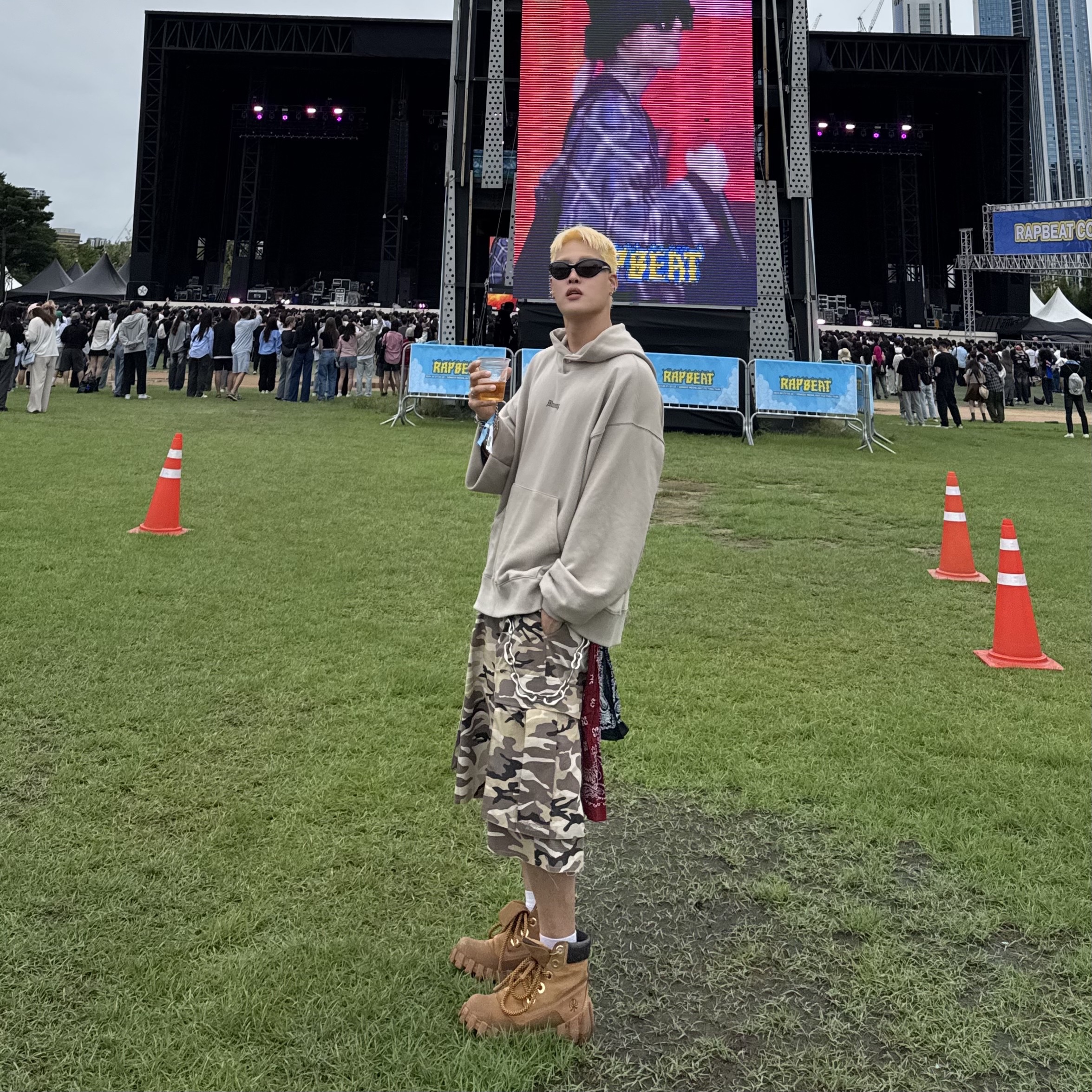 Undermycar Mu.45 Anti Fxxking Logo Play Big Cargo Rip-Camo Shorts Camo Beige, Timberland x Humberto Leon 6 Inch Boot Wheat Nubuck - Medium 착용 스타일 - 3