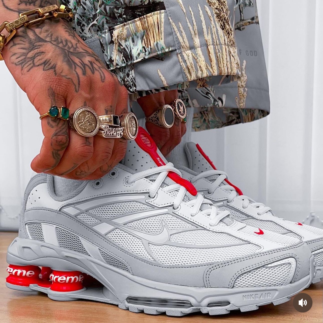 Nike x Supreme Shox Ride 2 SP White, Nike x Supreme Shox Ride 2 SP Red 착용 스타일 - 2