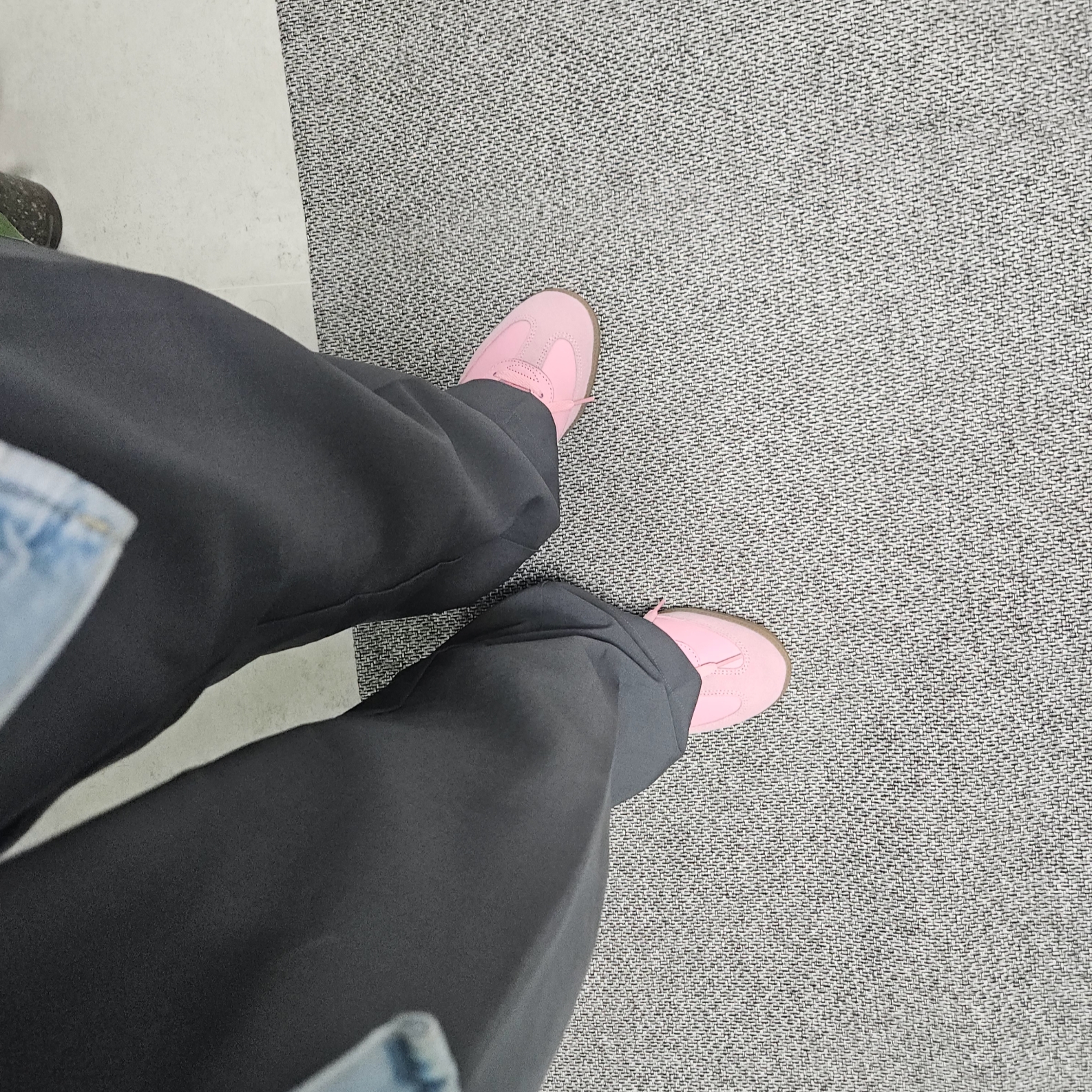 Adidas x Inter Miami CF Samba Pink Core Black 착용 스타일 - 2