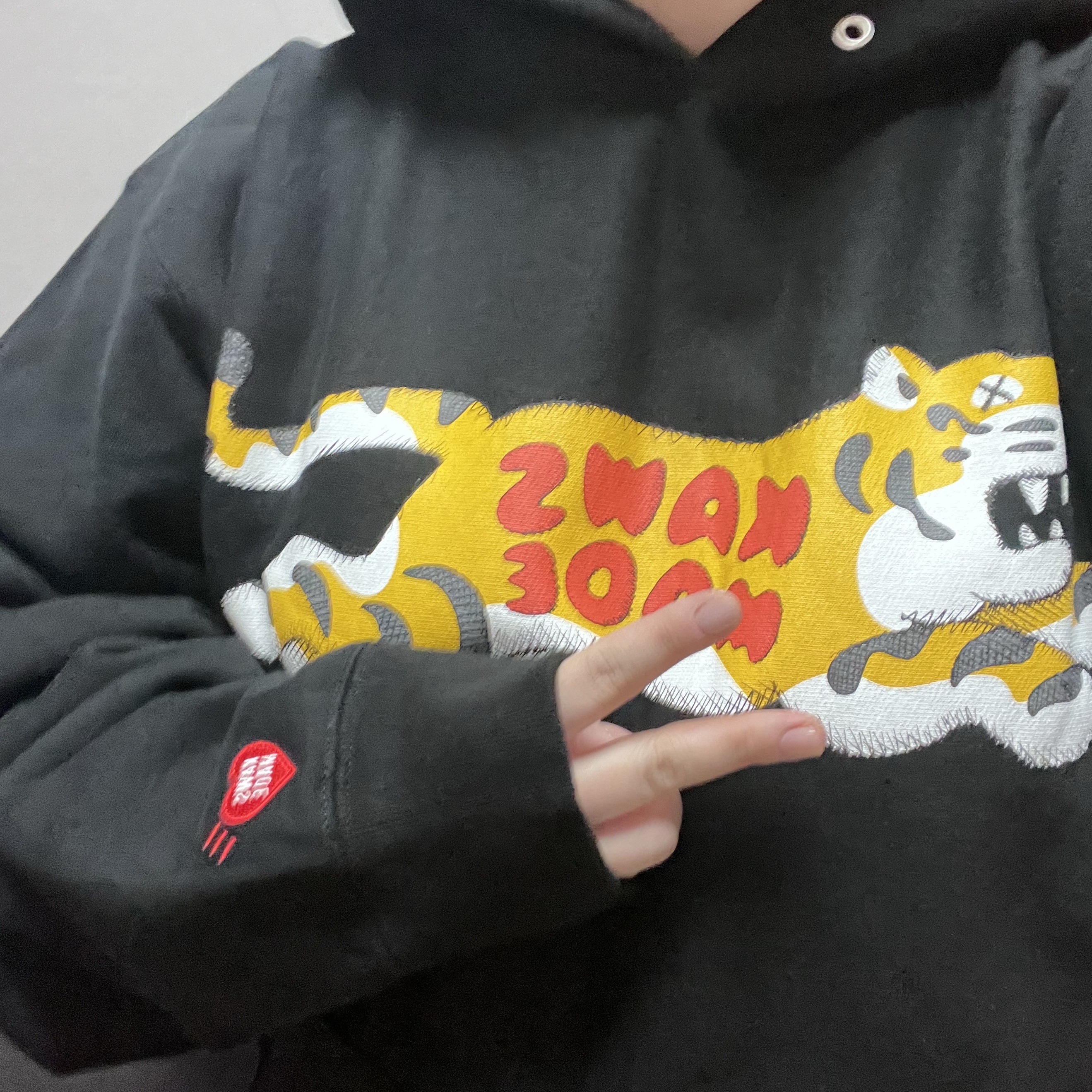 Human Made x Kaws Hoodie #2 Black 착용 스타일