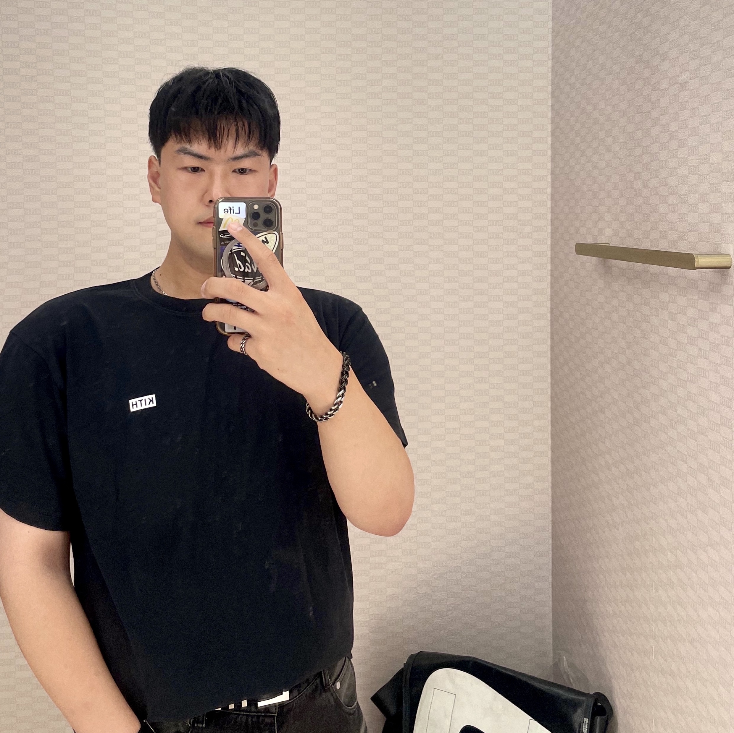 Kith Lax T-Shirt Black 착용 스타일