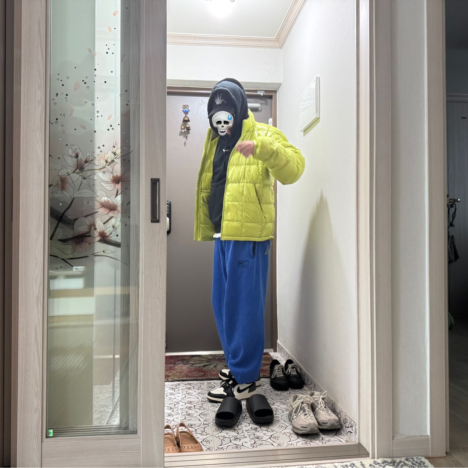 Nike x Stussy NRG Acid Washed Fleece Pants Game Royal (DR4025-480), Nike Zoom Vomero 5 SE Light Orewood Brown 착용 스타일 - 2