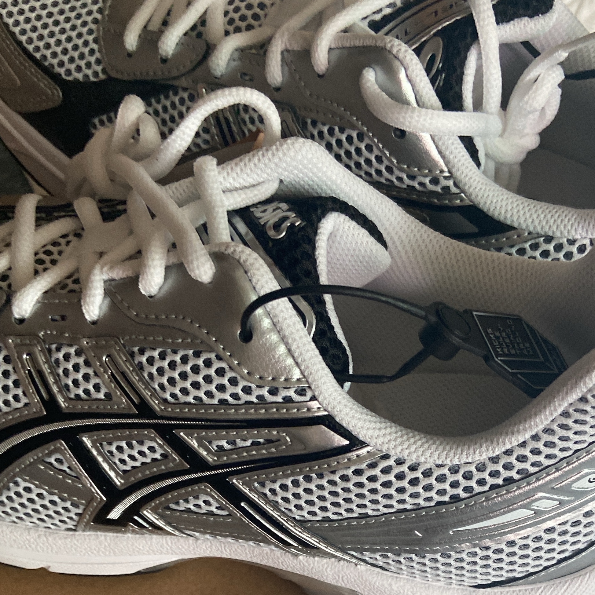Asics Gel-1130 White Black 착용 스타일 - 2