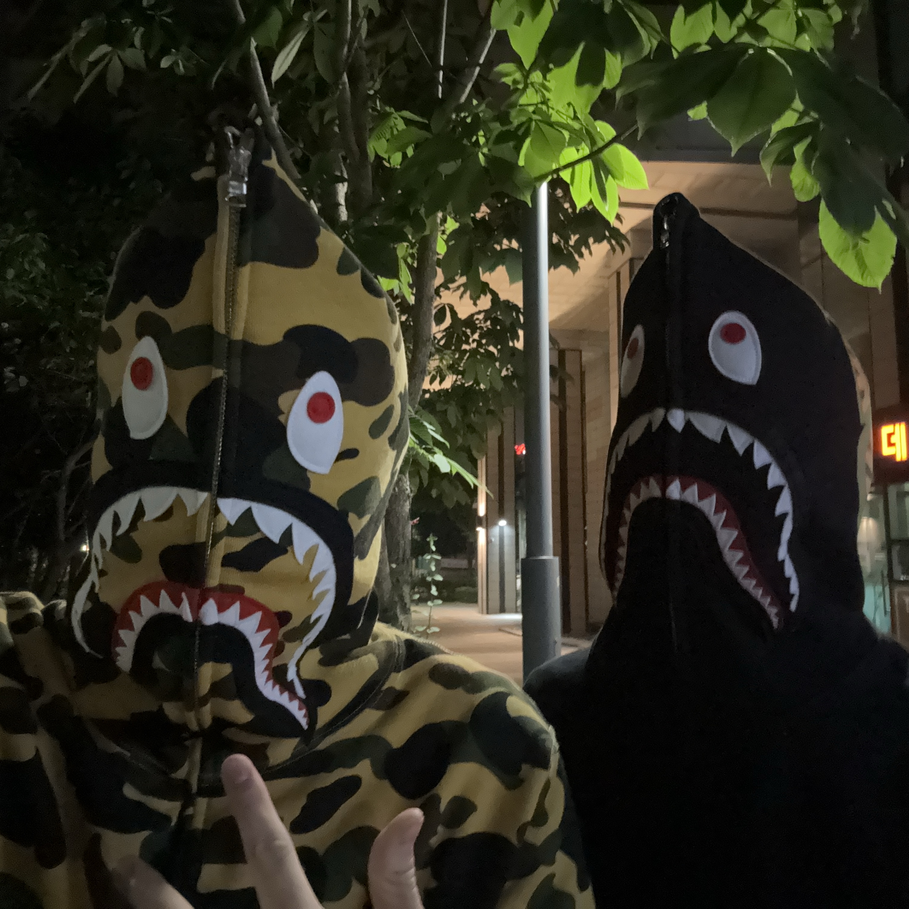 BAPE 1st Camo Shark Full Zip Hoodie Yellow, BAPE PONR 1st Camo 2nd Shark Full Zip Hoodie Yellow 착용 스타일 - 2