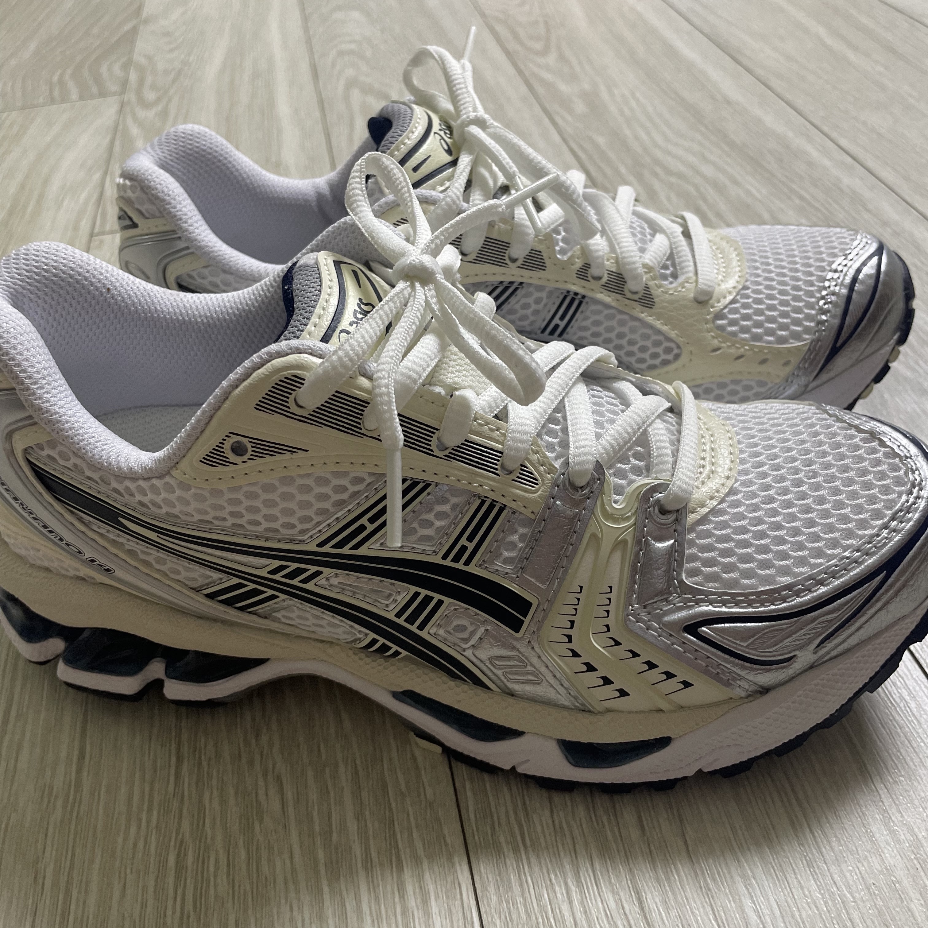 (W) Asics Gel-Kayano 14 White Midnight 착용 스타일 - 1
