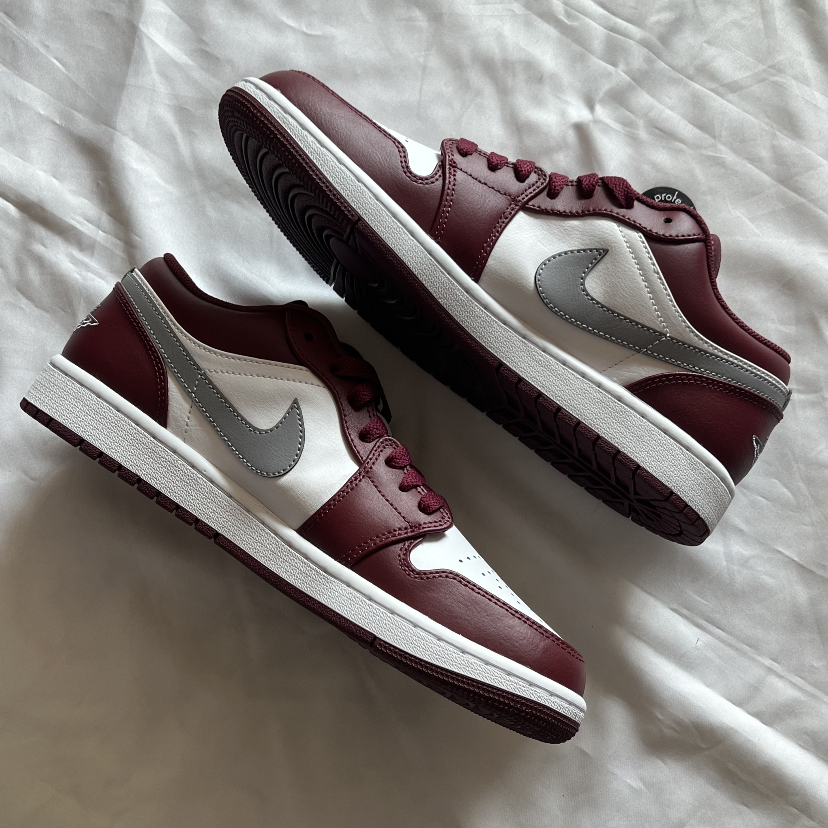 Jordan 1 Low Cherrywood Red 착용 스타일